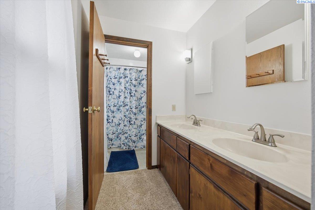 203 W Wagon Wheel Pr Nw