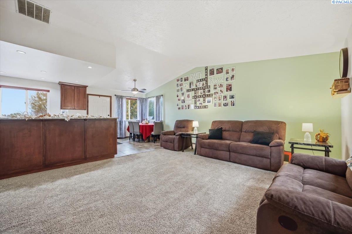 203 W Wagon Wheel Pr Nw