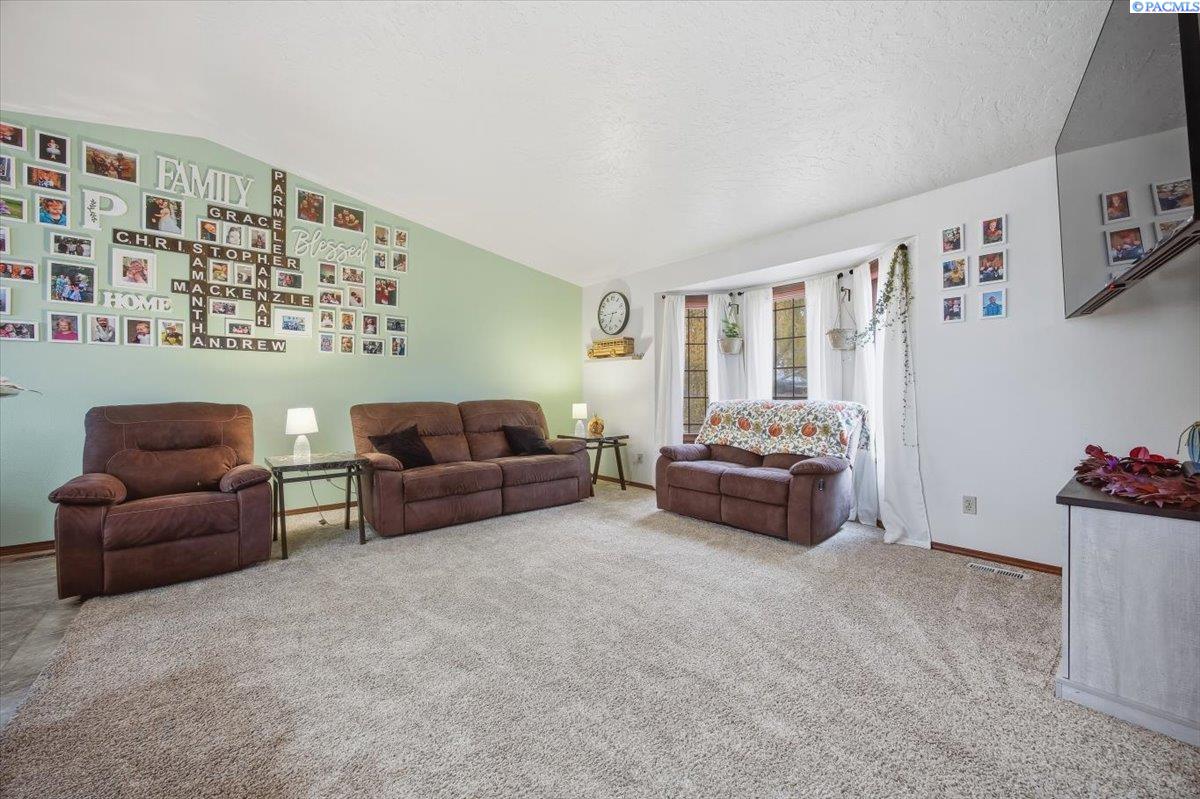 203 W Wagon Wheel Pr Nw