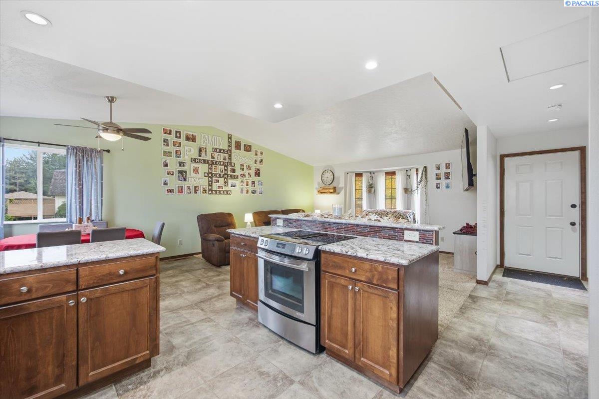 203 W Wagon Wheel Pr Nw