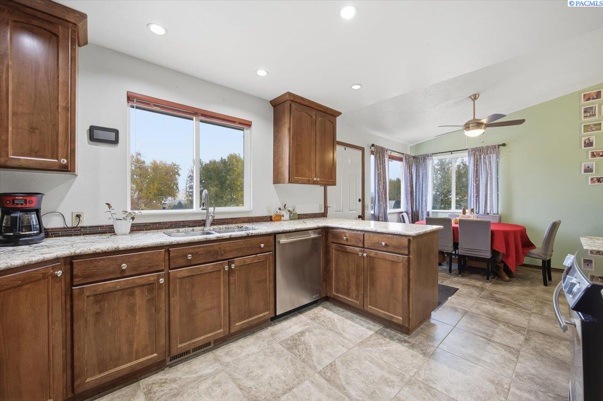 203 W Wagon Wheel Pr Nw