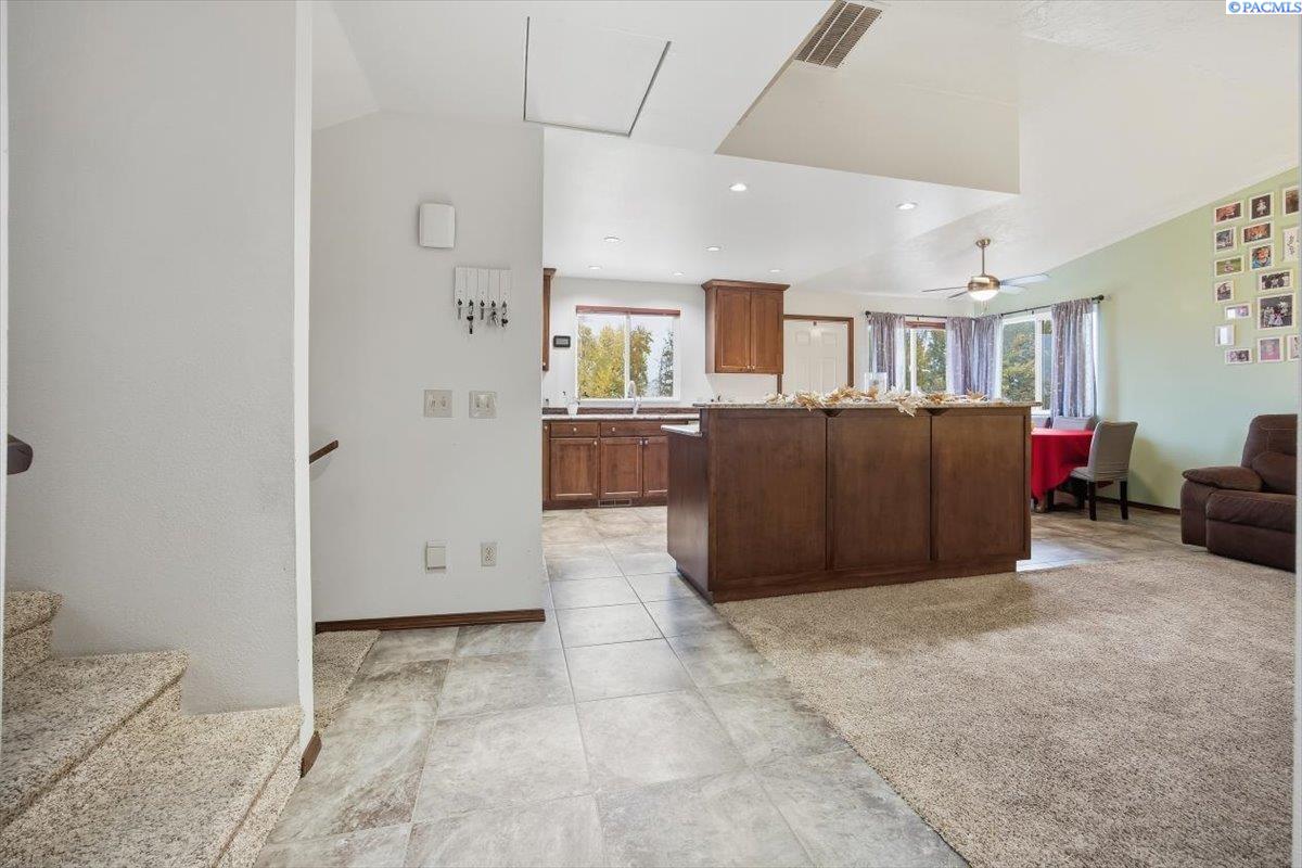 203 W Wagon Wheel Pr Nw