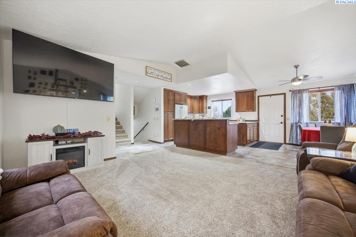 203 W Wagon Wheel Pr Nw