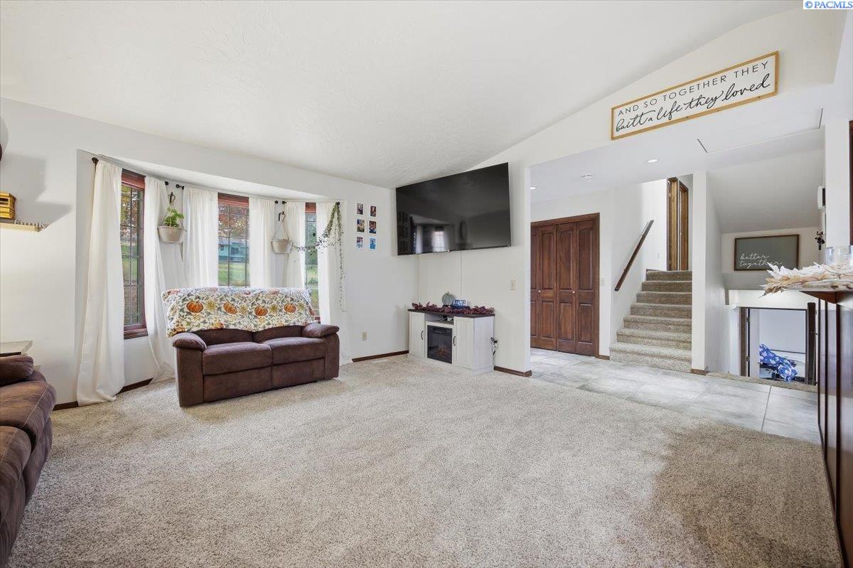 203 W Wagon Wheel Pr Nw