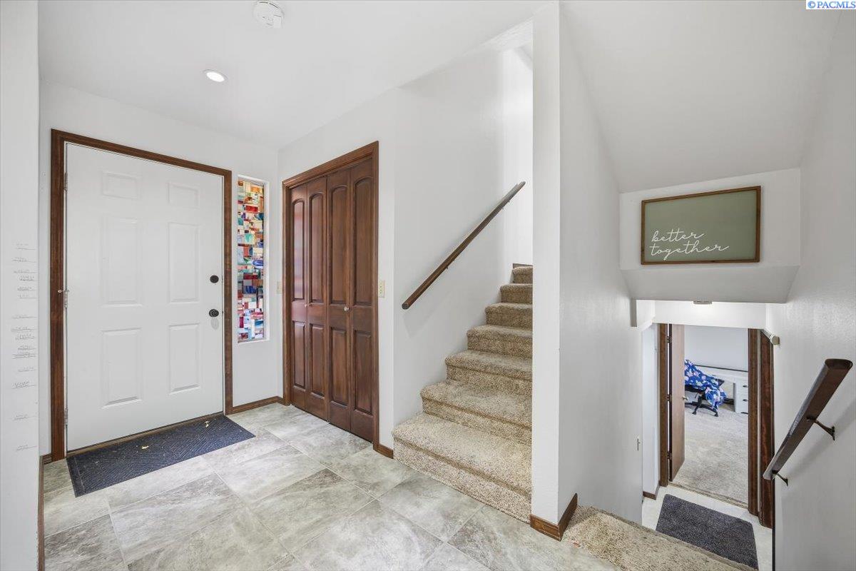 203 W Wagon Wheel Pr Nw
