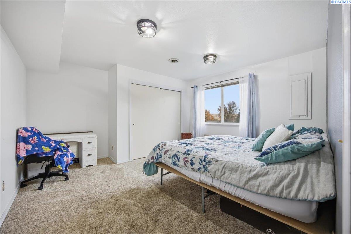 203 W Wagon Wheel Pr Nw