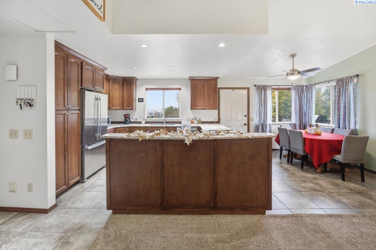 203 W Wagon Wheel Pr Nw