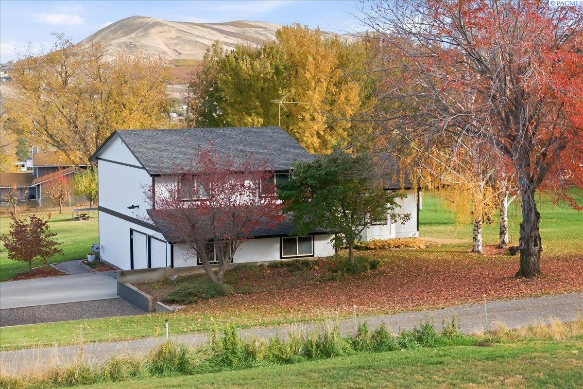 203 W Wagon Wheel Pr Nw