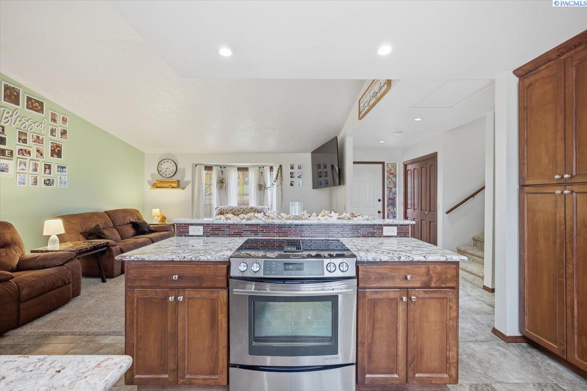 203 W Wagon Wheel Pr Nw