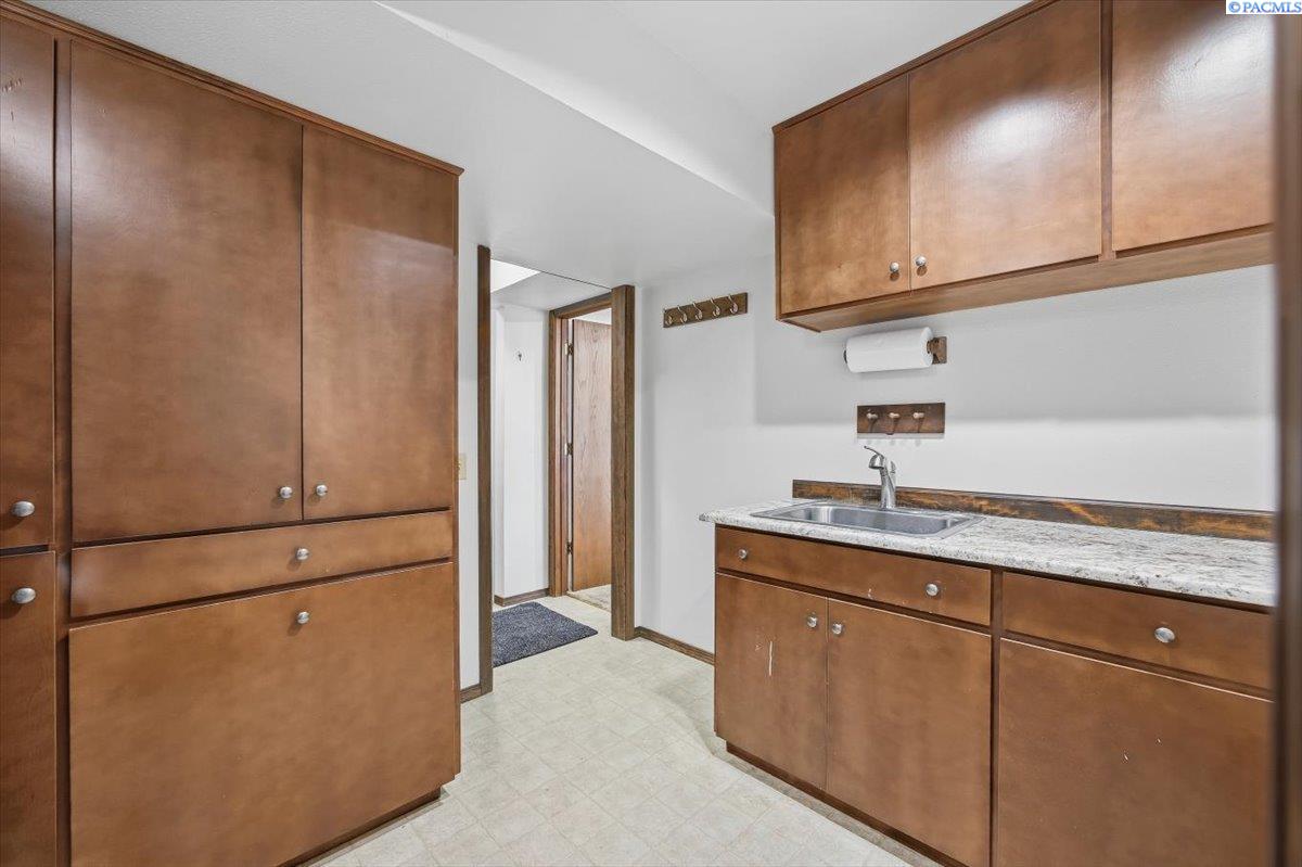 203 W Wagon Wheel Pr Nw