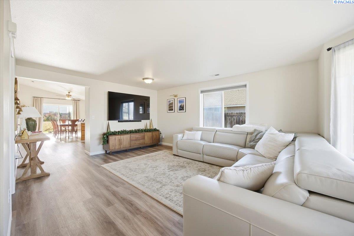 6608 Robinson Dr