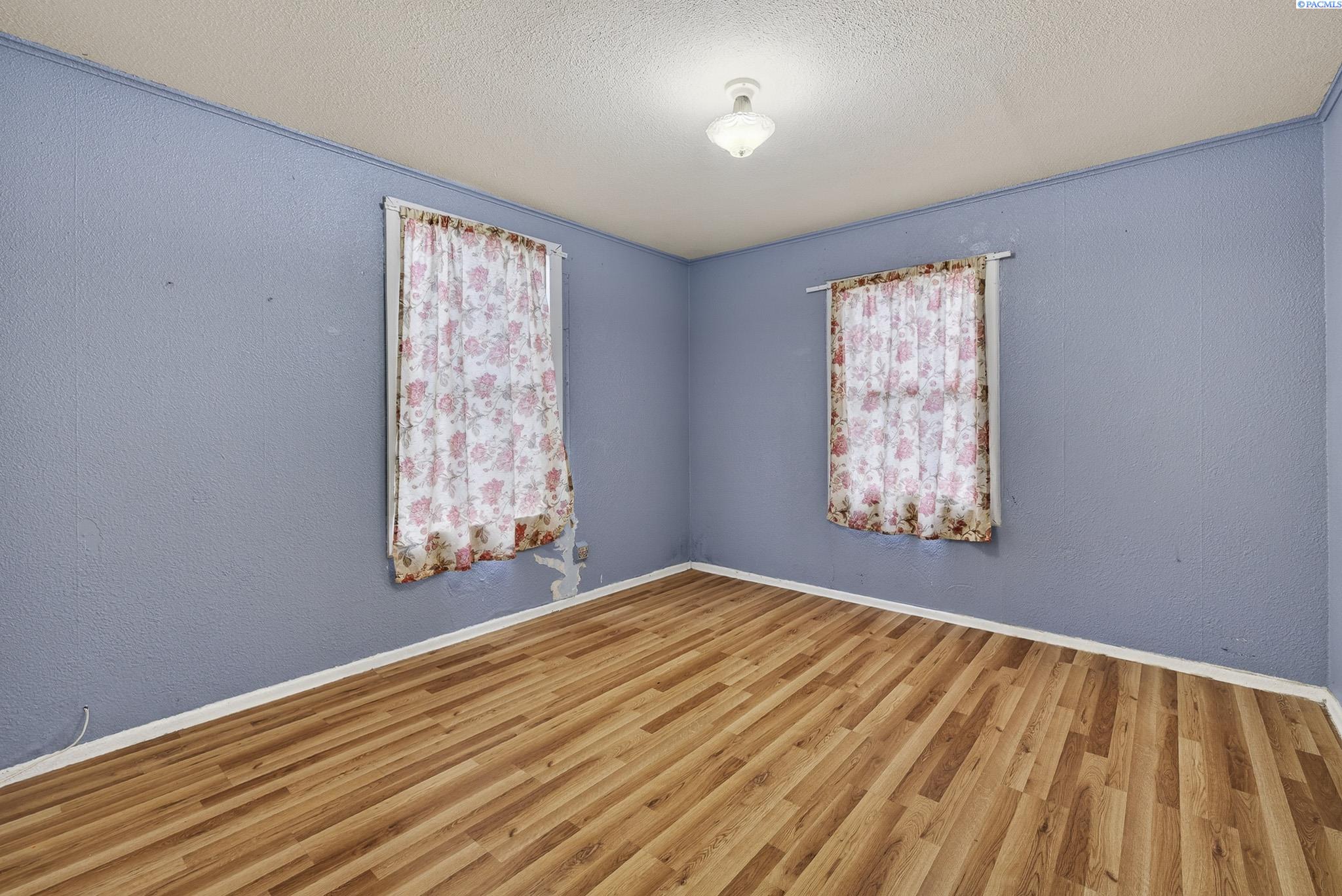 1126 W Yakima St