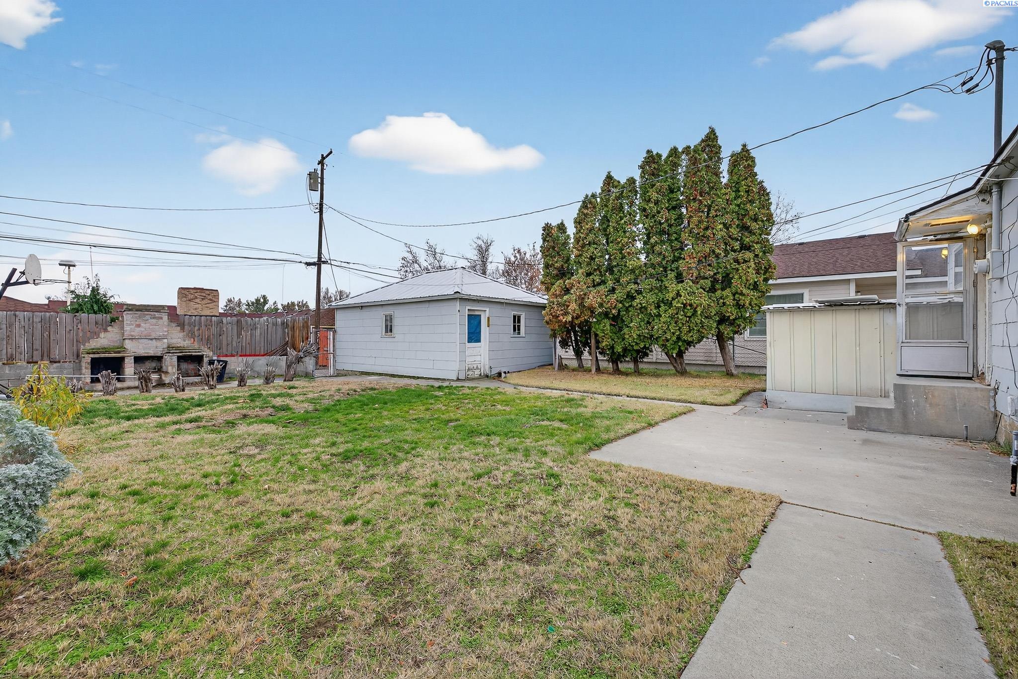 1126 W Yakima St