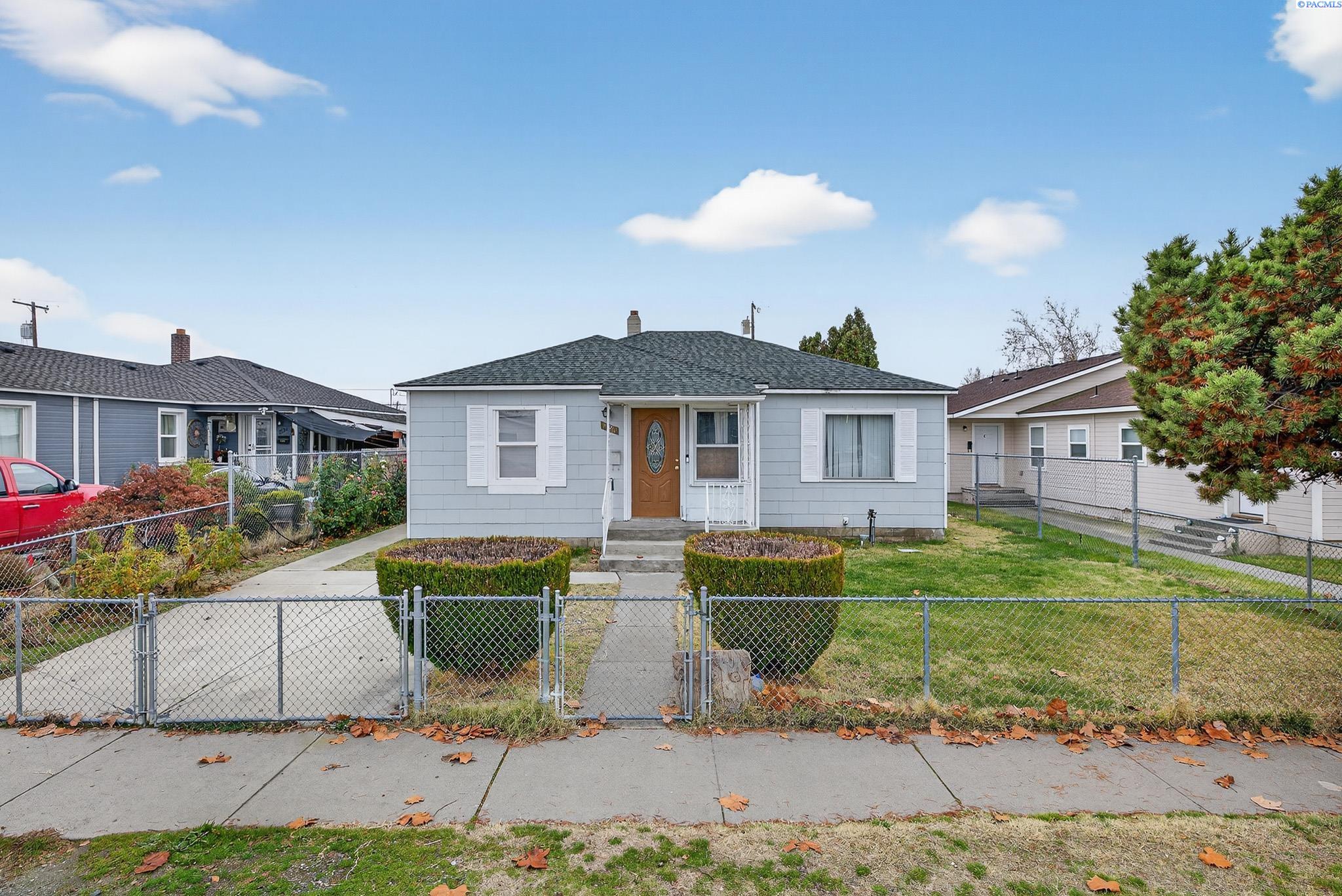 1126 W Yakima St