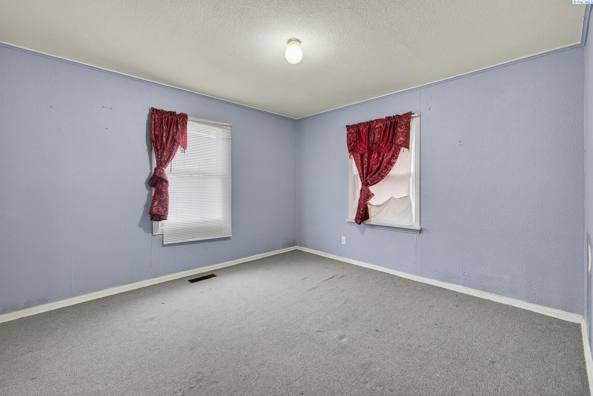 1126 W Yakima St