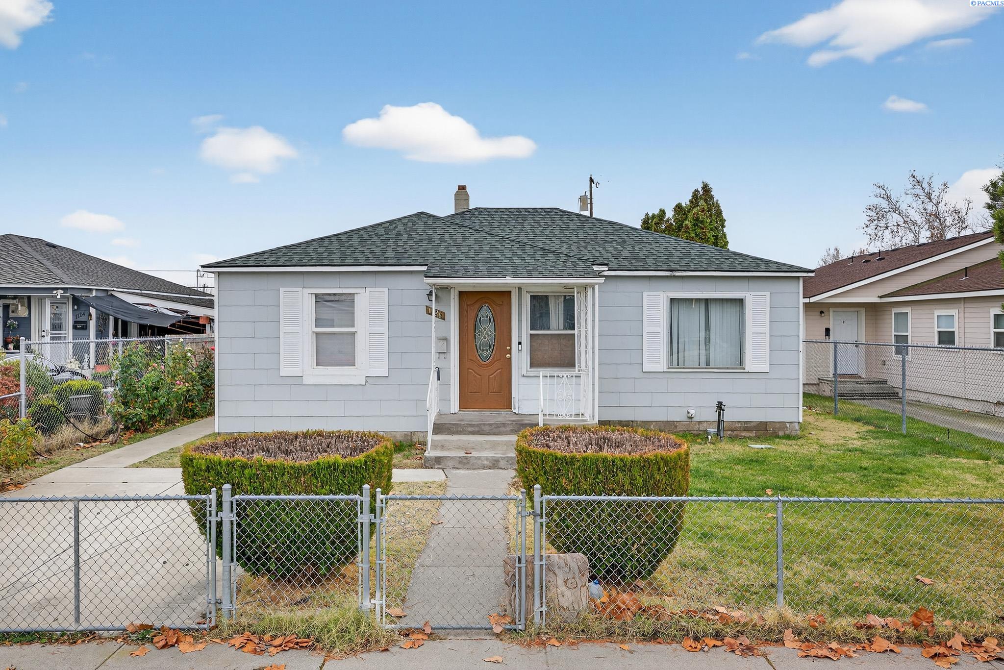 1126 W Yakima St
