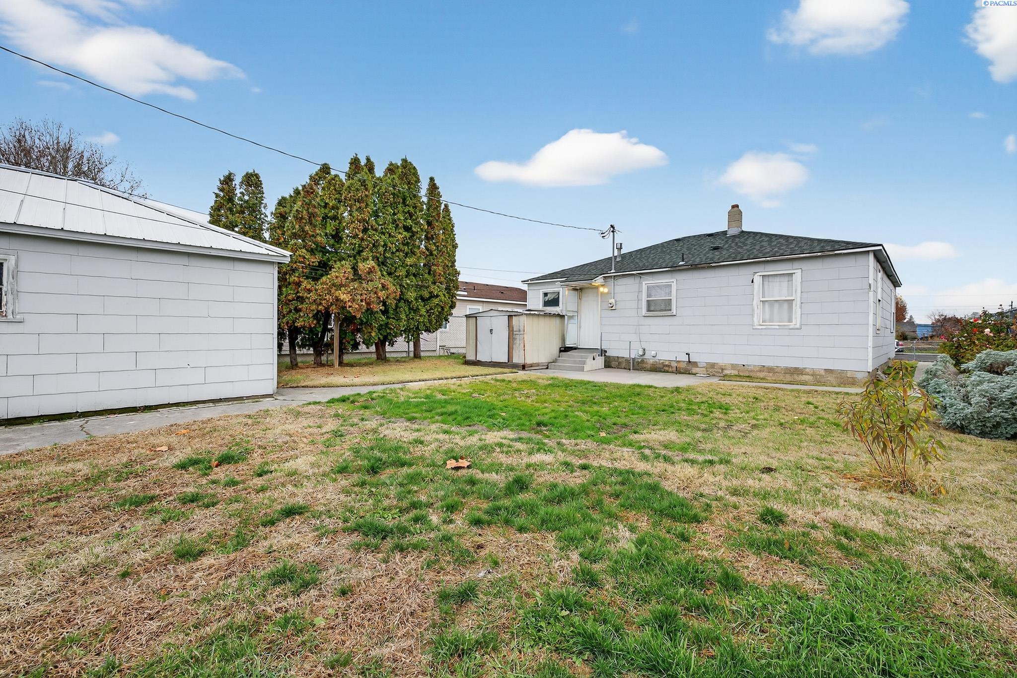 1126 W Yakima St