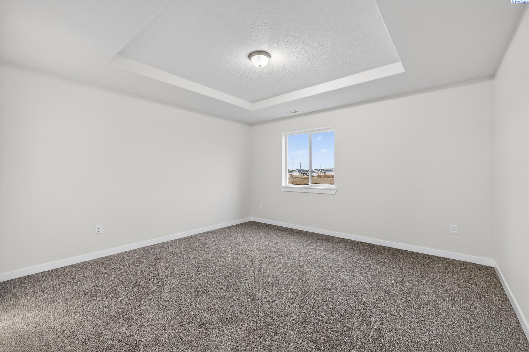 609 E Eureka Ave