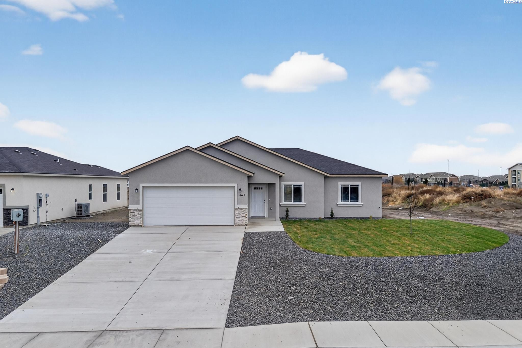 609 E Eureka Ave