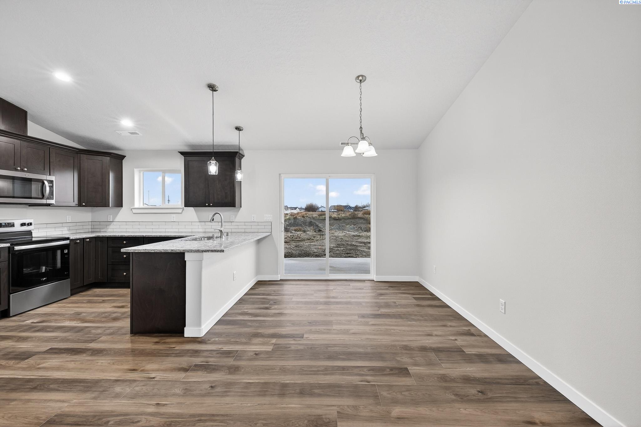 609 E Eureka Ave