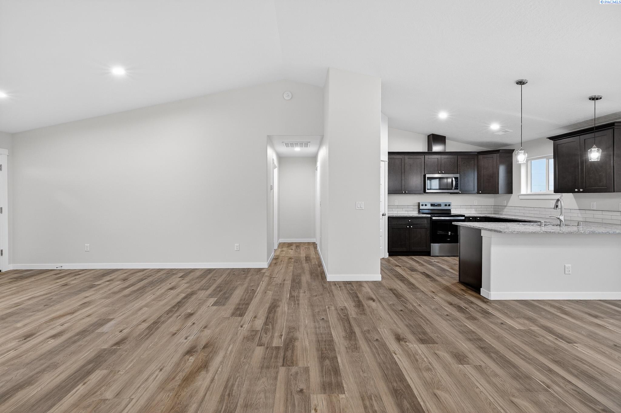 609 E Eureka Ave