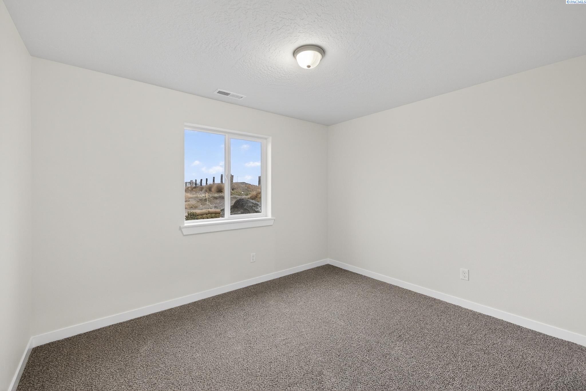 609 E Eureka Ave