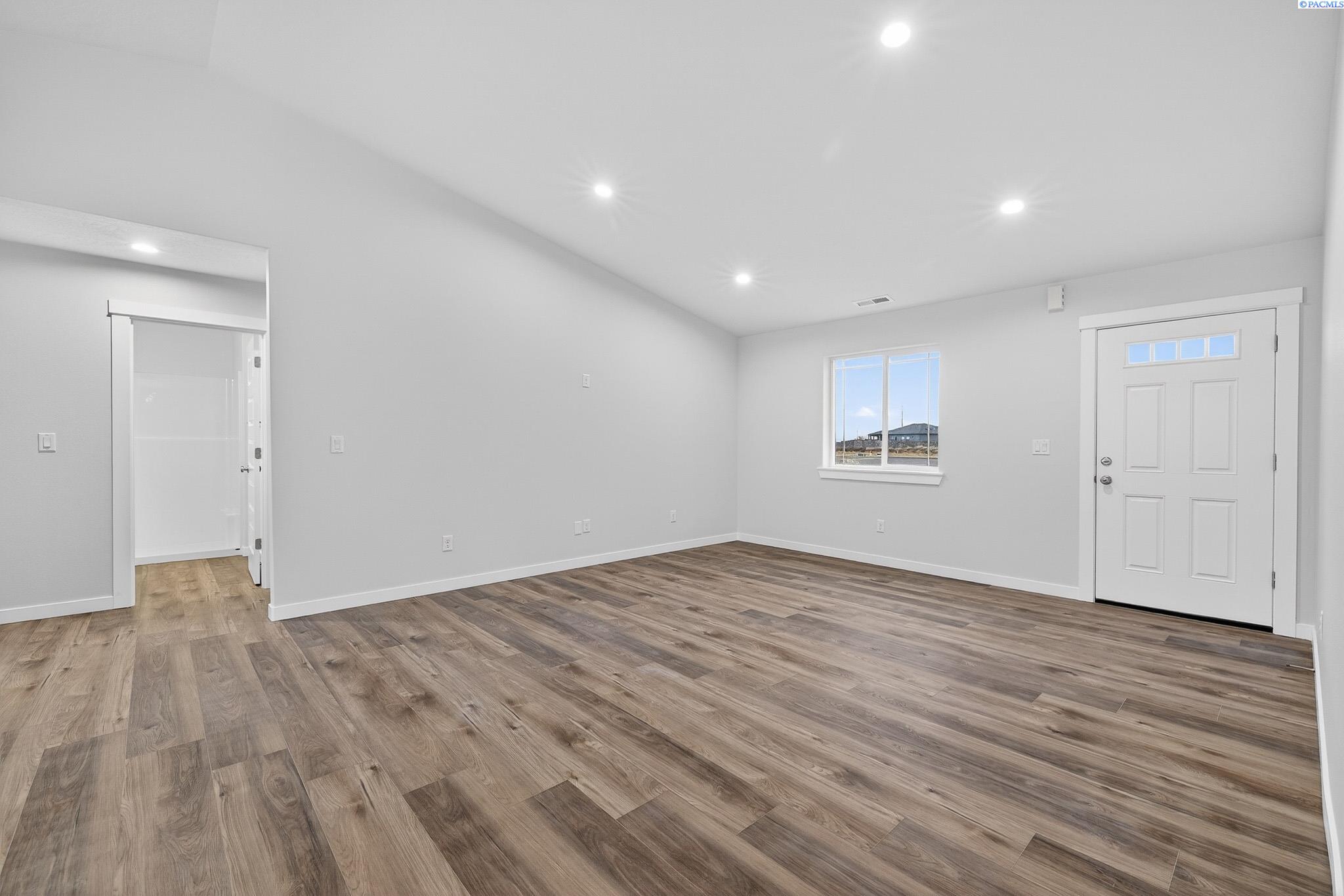 609 E Eureka Ave