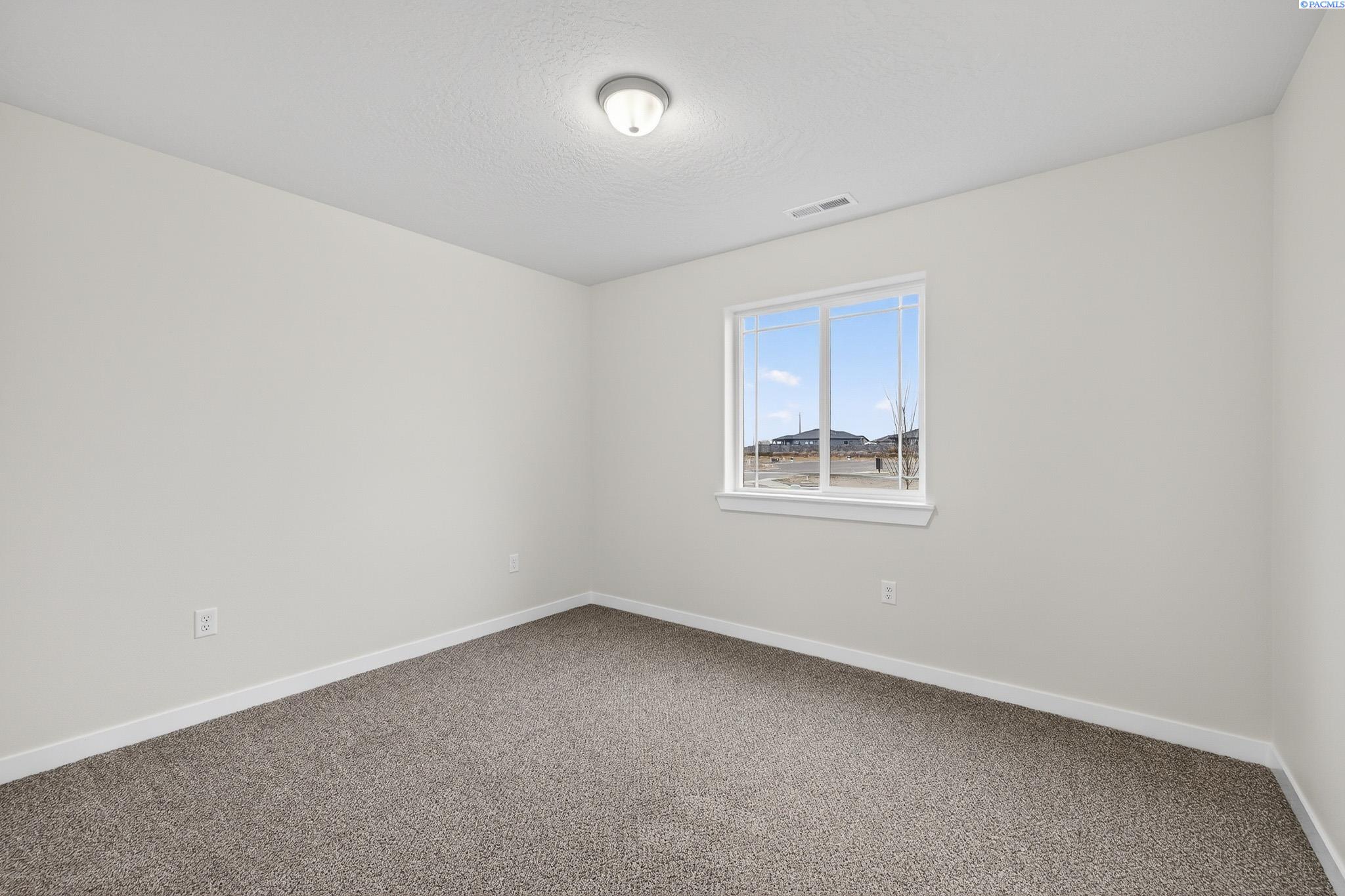 609 E Eureka Ave