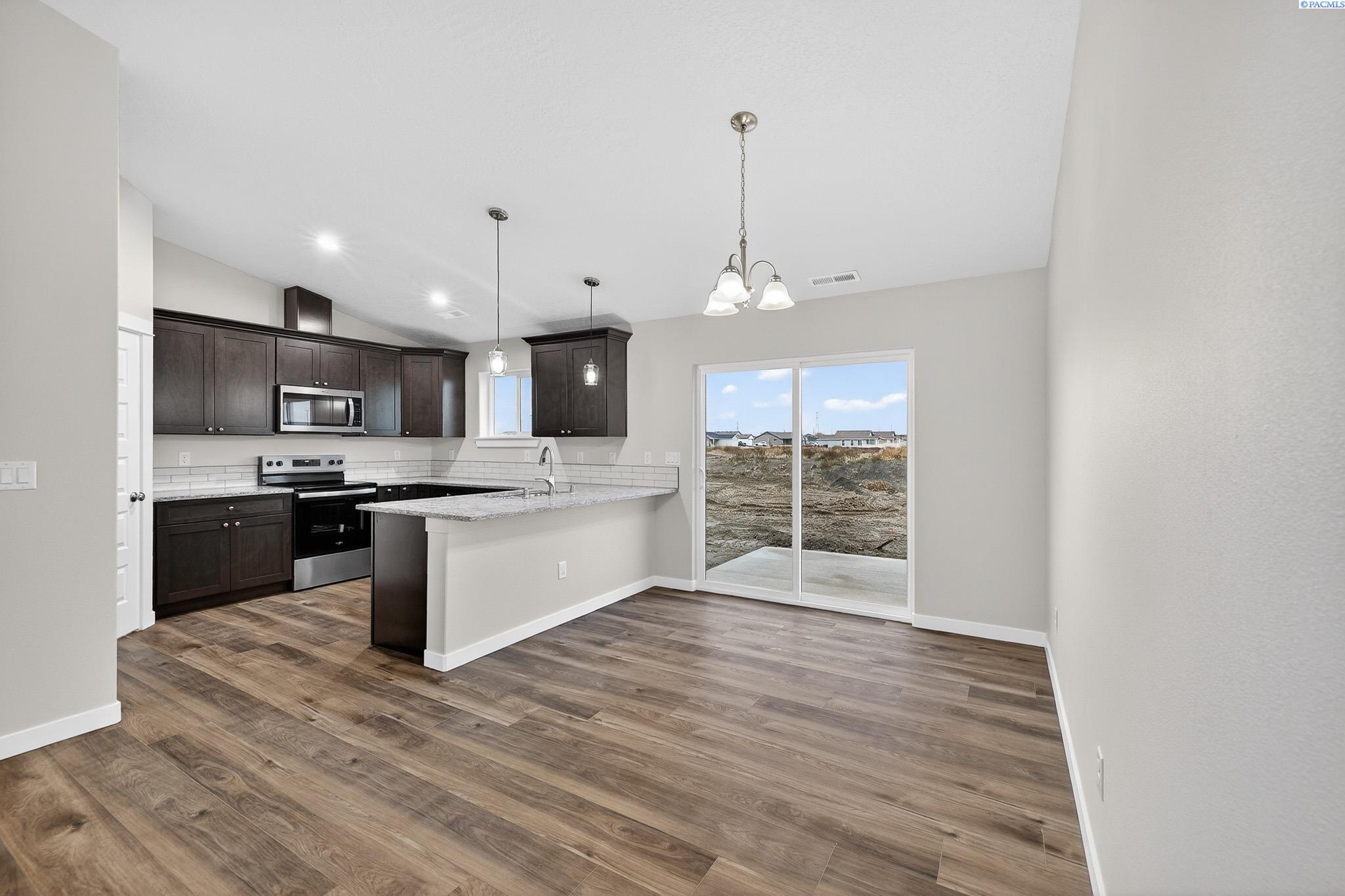 609 E Eureka Ave