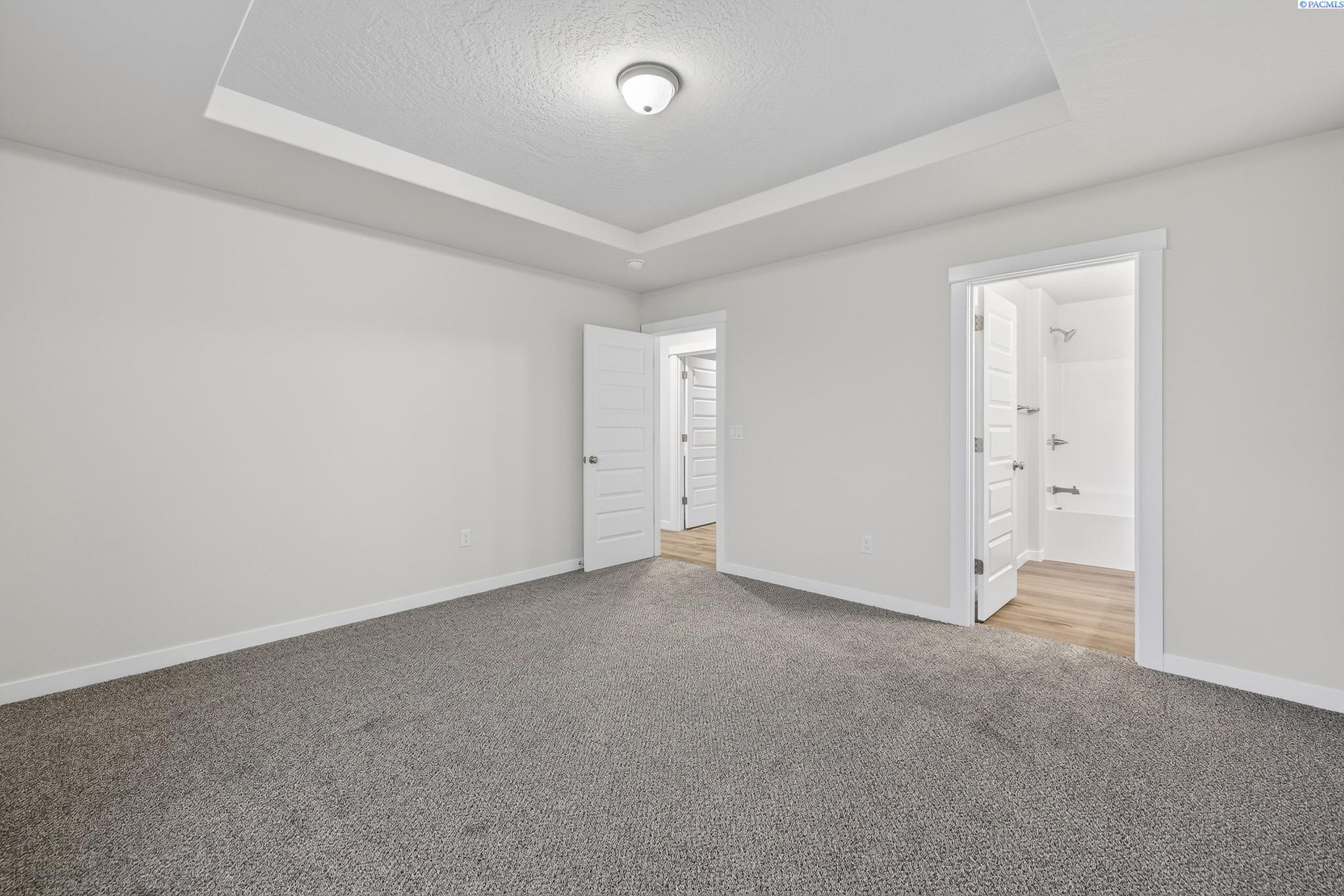 609 E Eureka Ave
