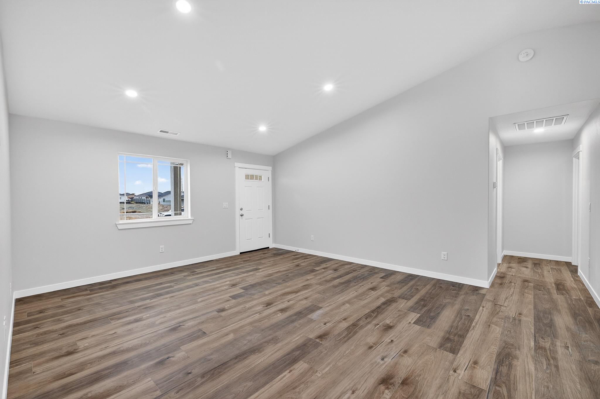 609 E Eureka Ave