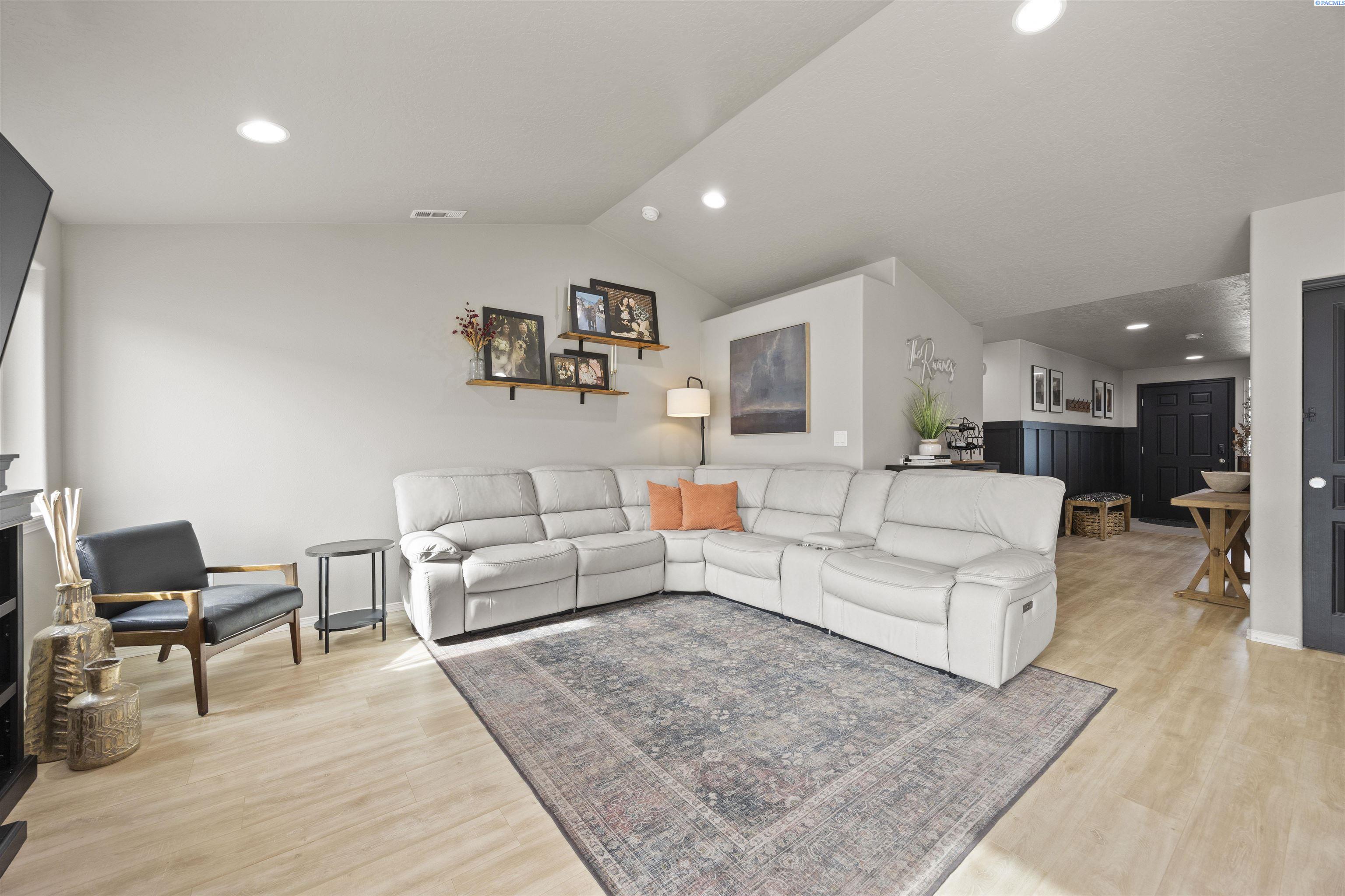 521 Marysville Way