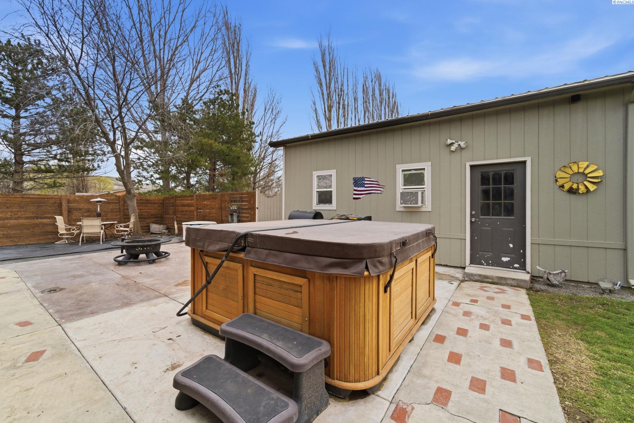 5603 E Hamilton Rd