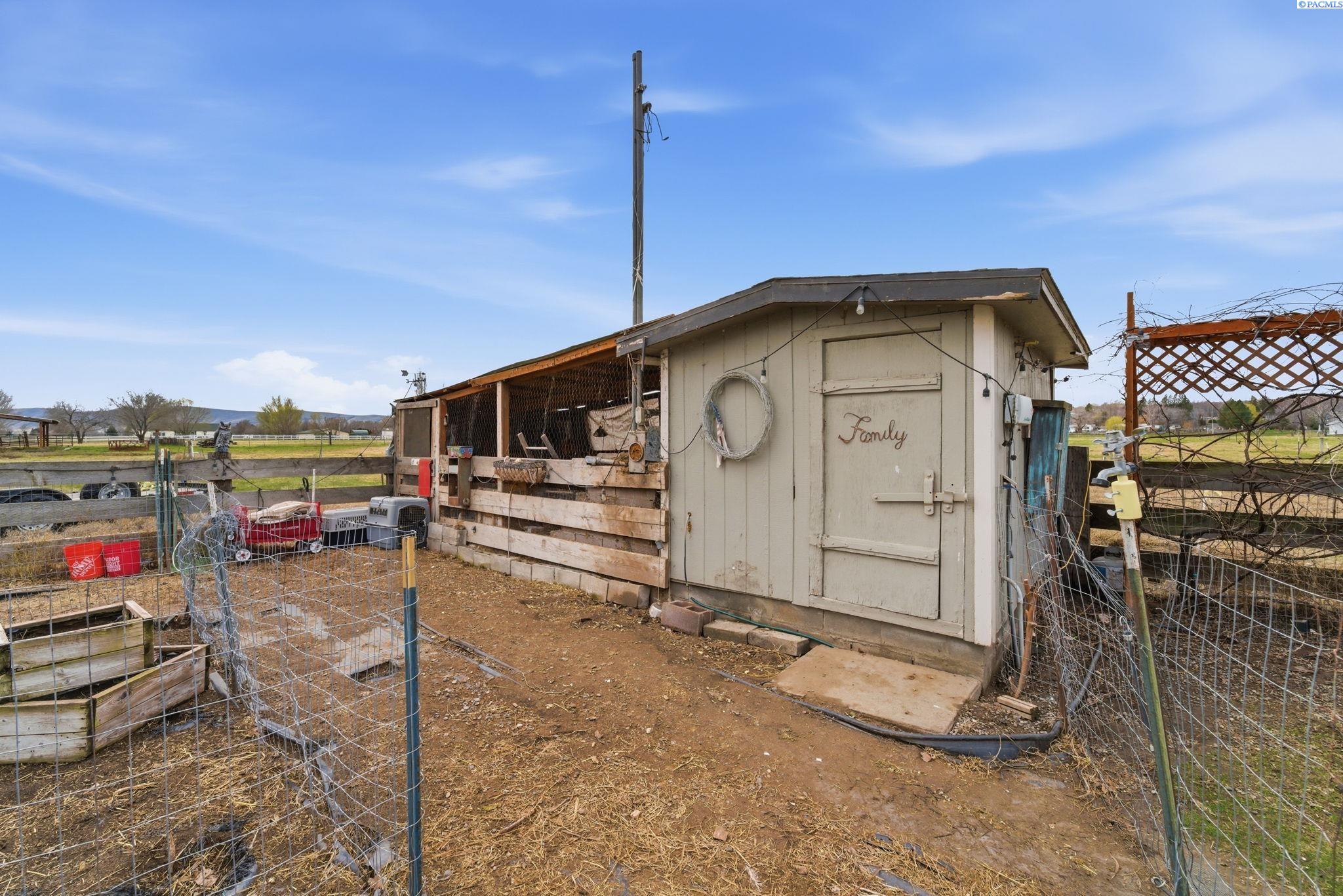 5603 E Hamilton Rd