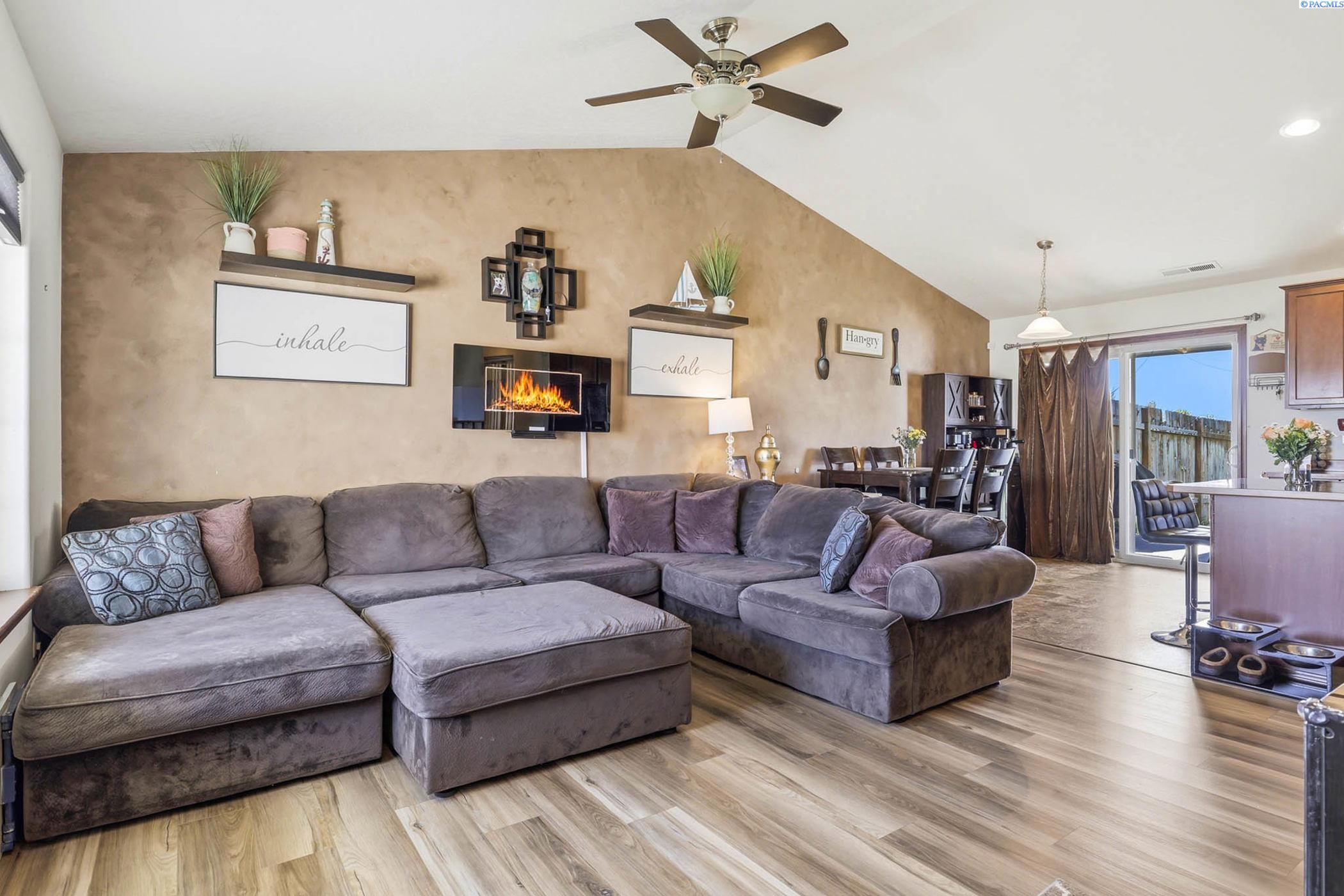 5512 Leon Ct