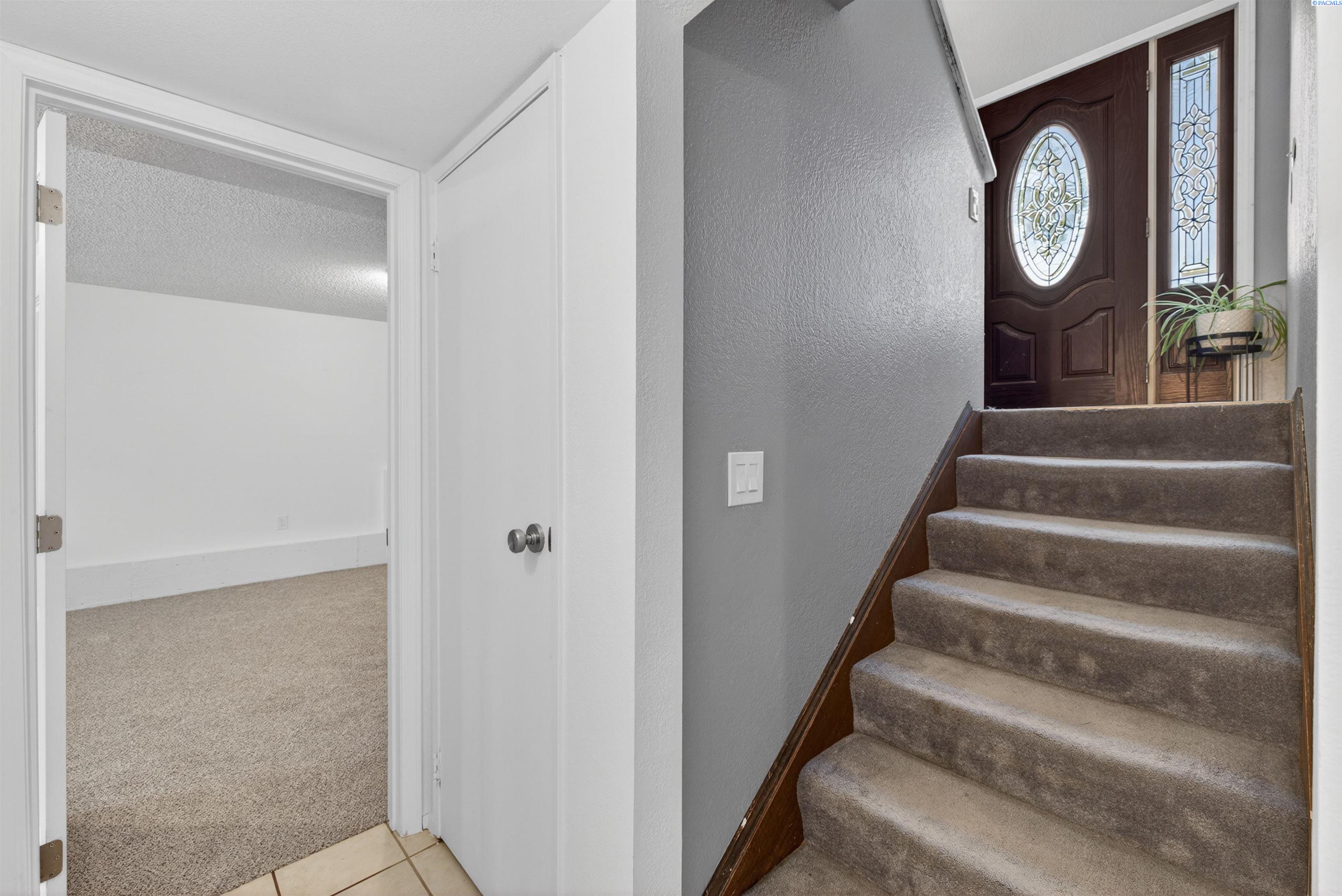 1201 W 17th Pl