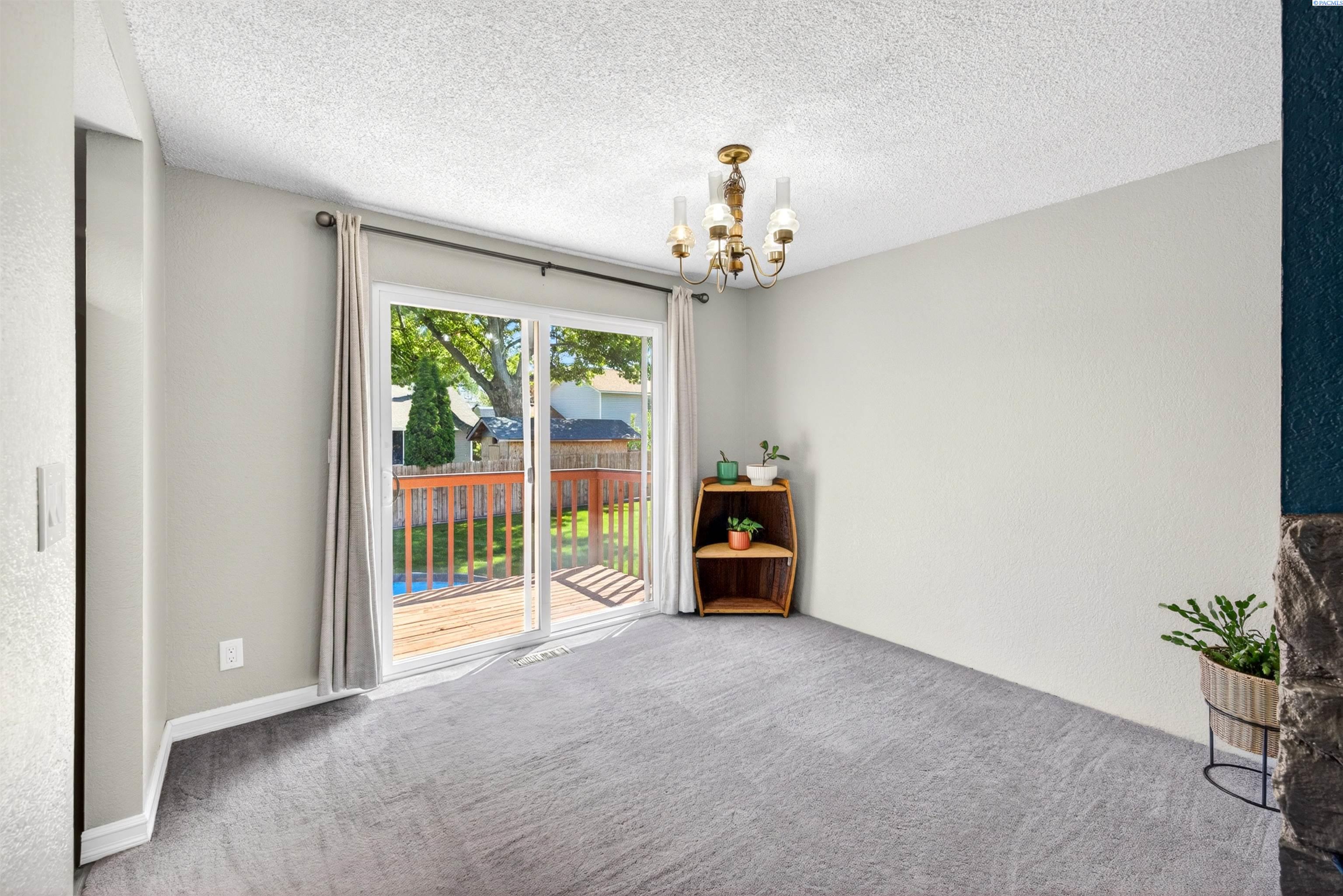 1201 W 17th Pl