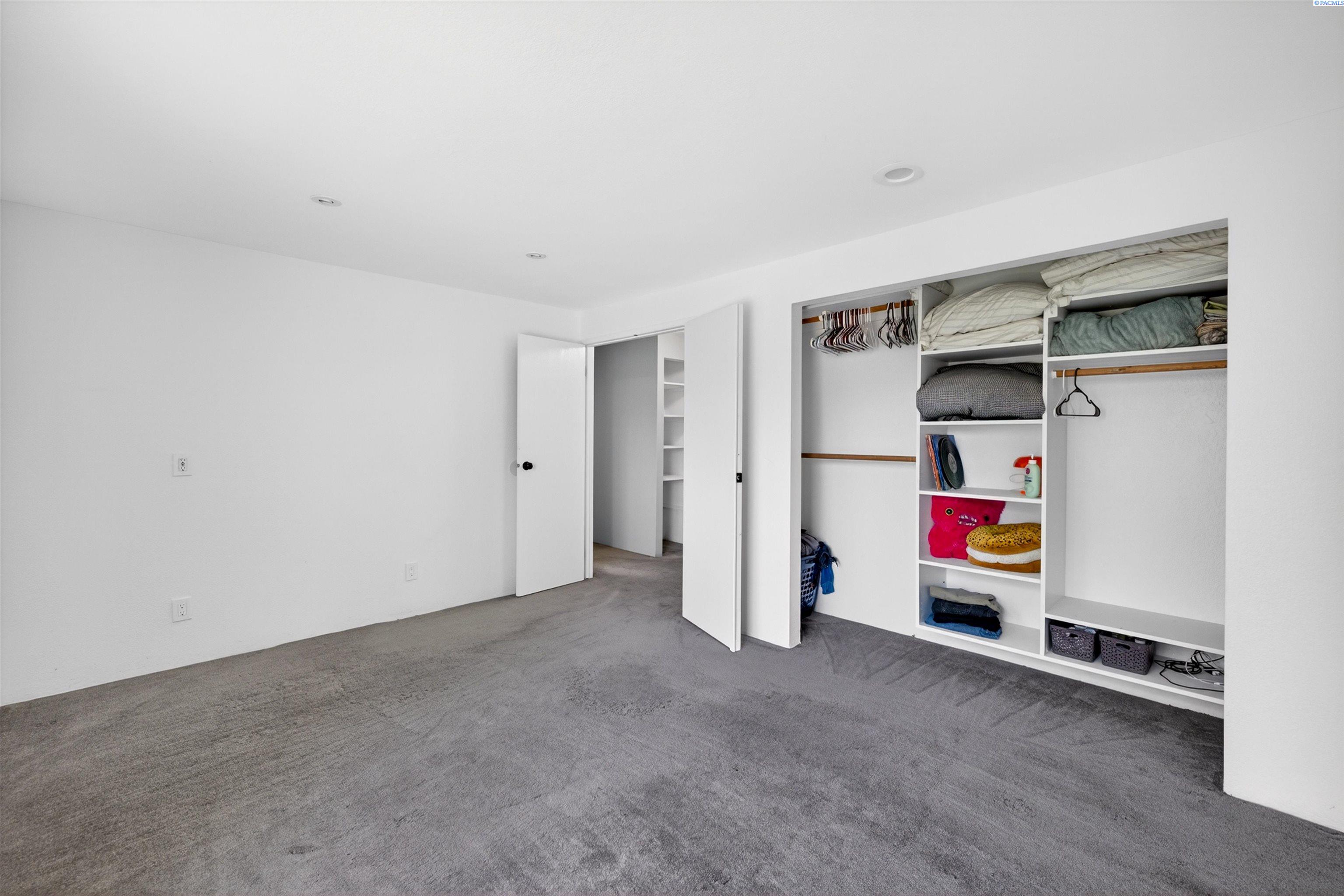 1201 W 17th Pl