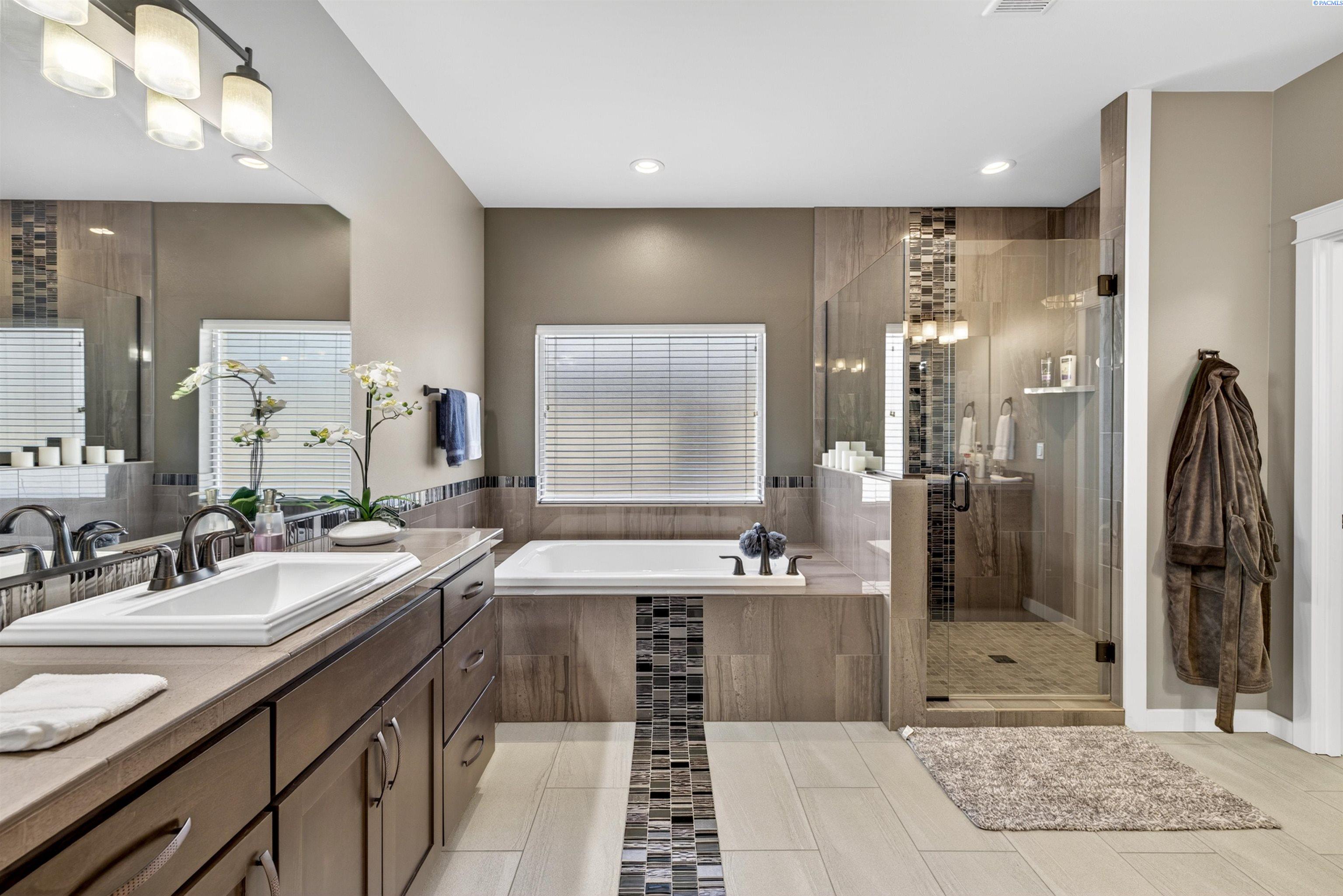 8913 Sophie Rae Ct
