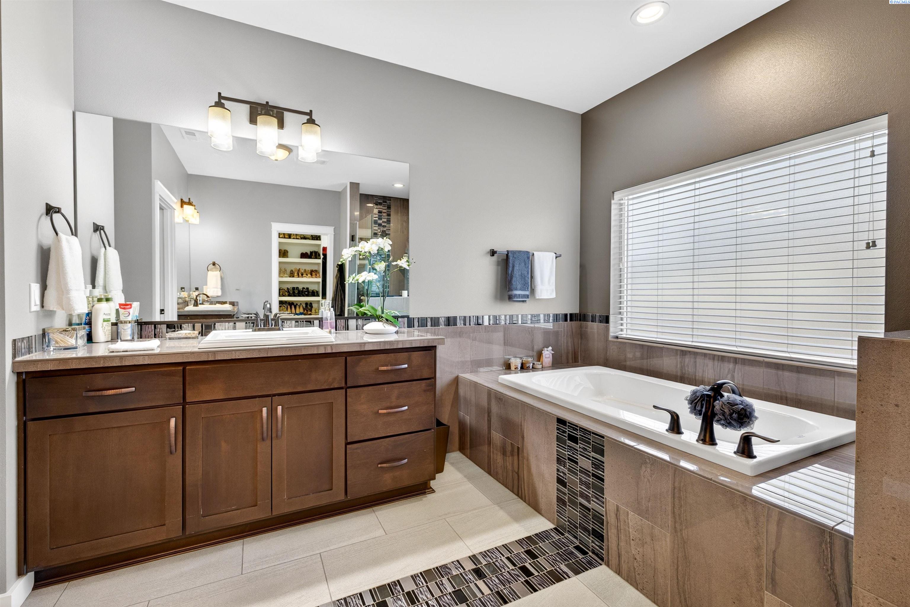 8913 Sophie Rae Ct