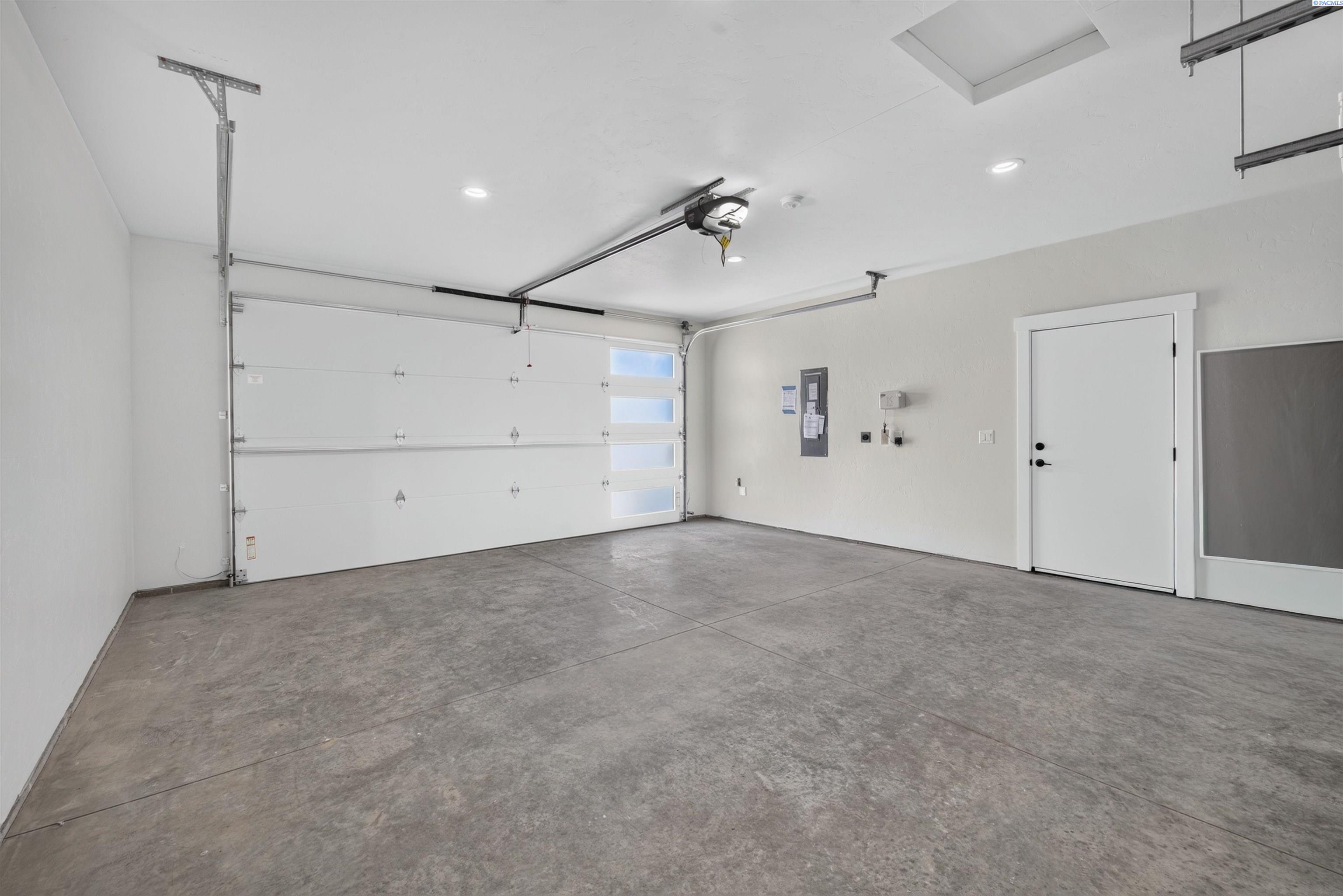 2975 Meadowlark Ave