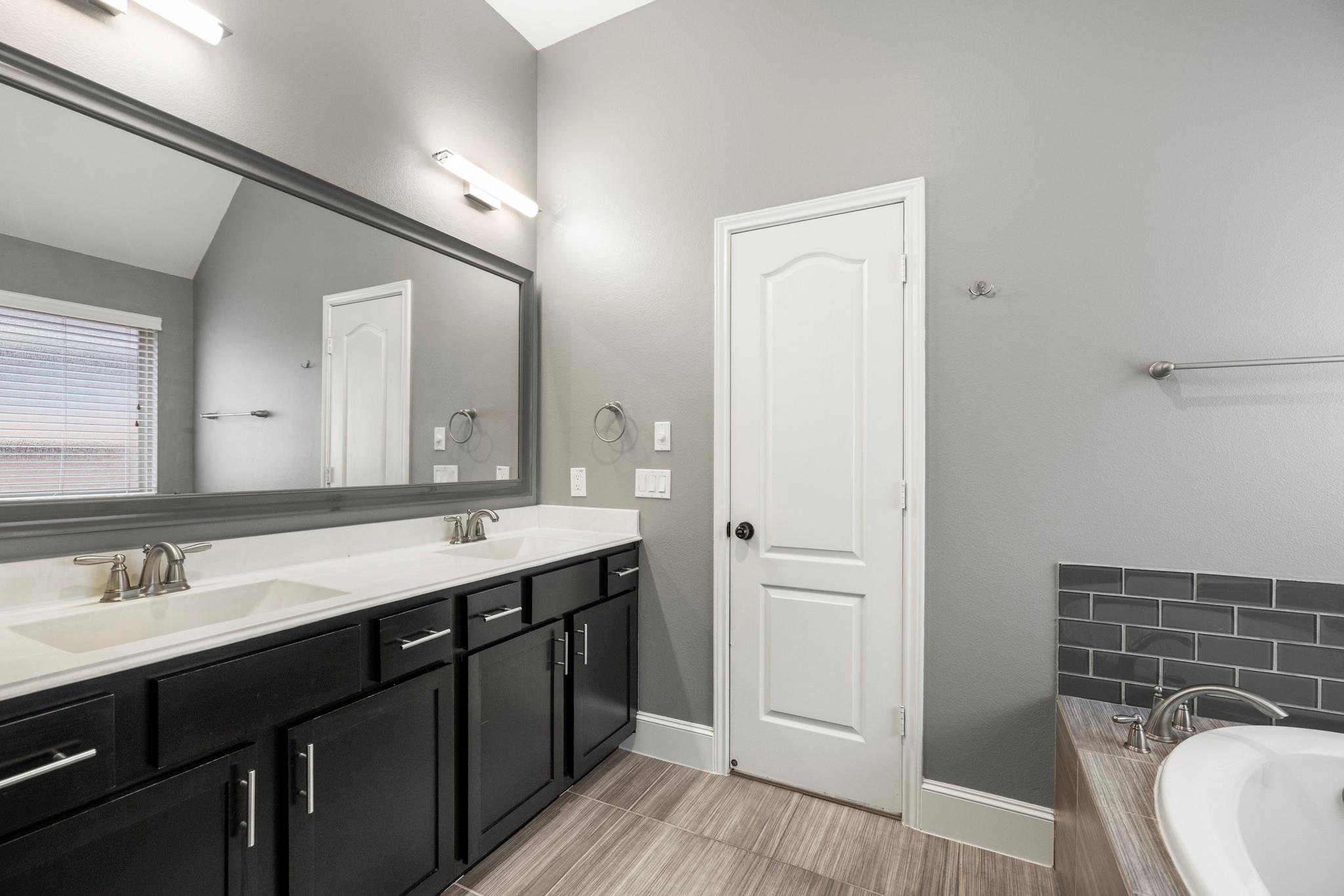 8146 Laughing Falcon Trail