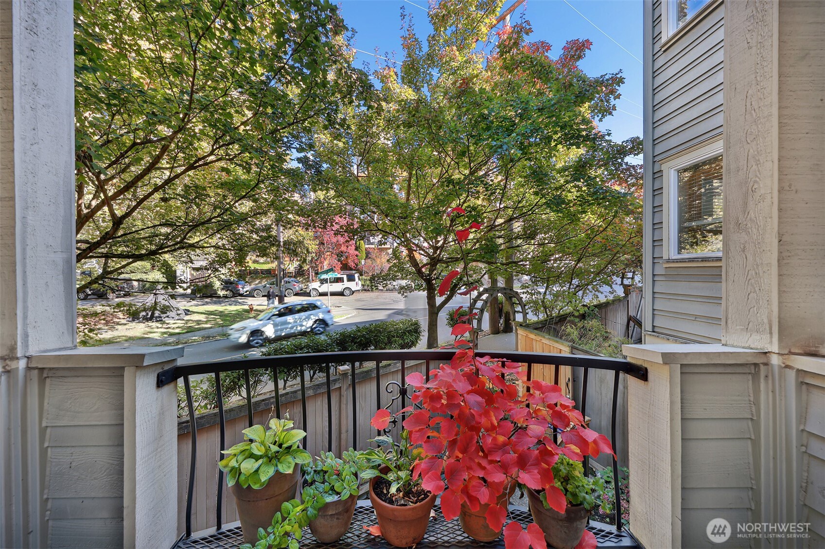 919 Belmont Avenue E