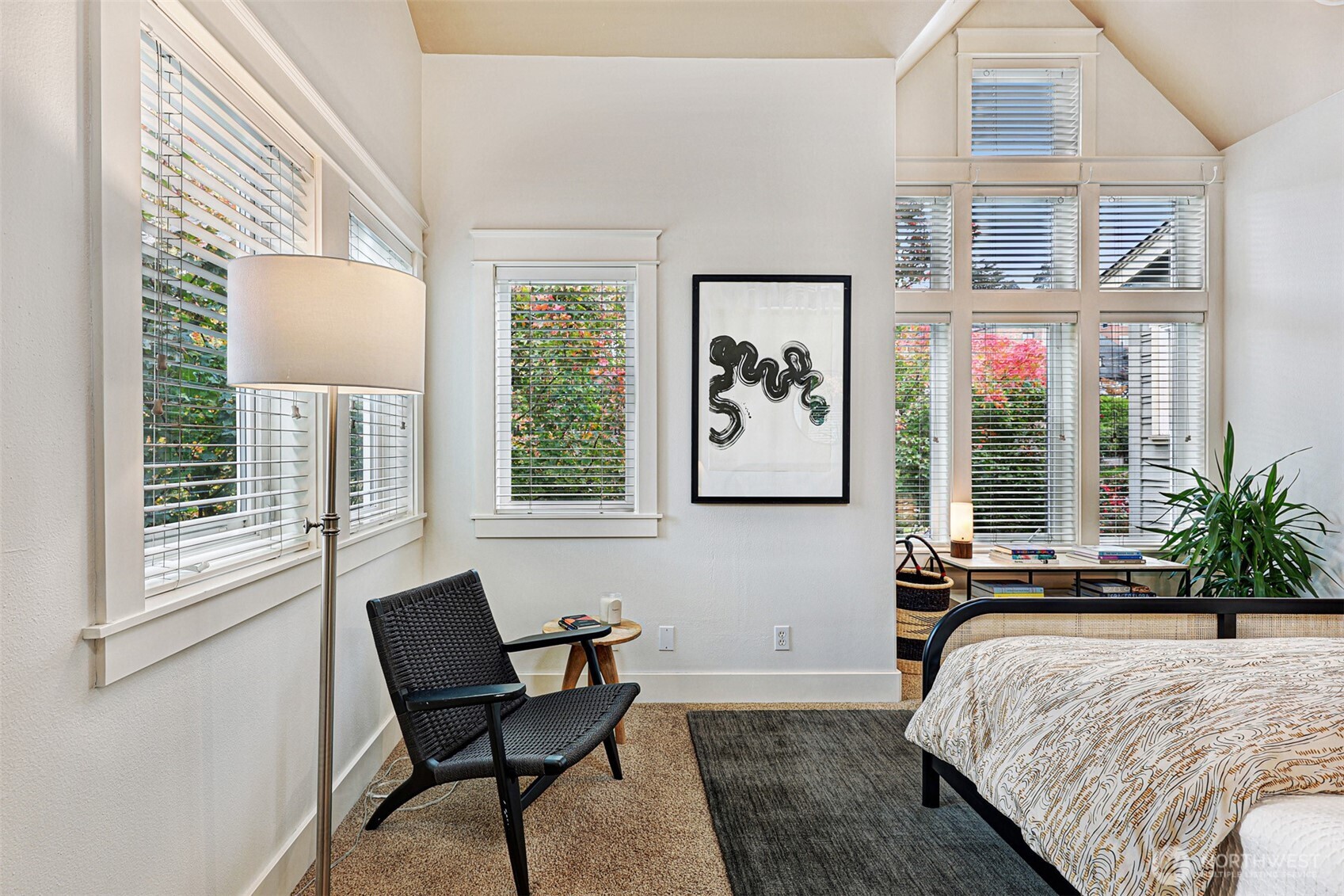 919 Belmont Avenue E