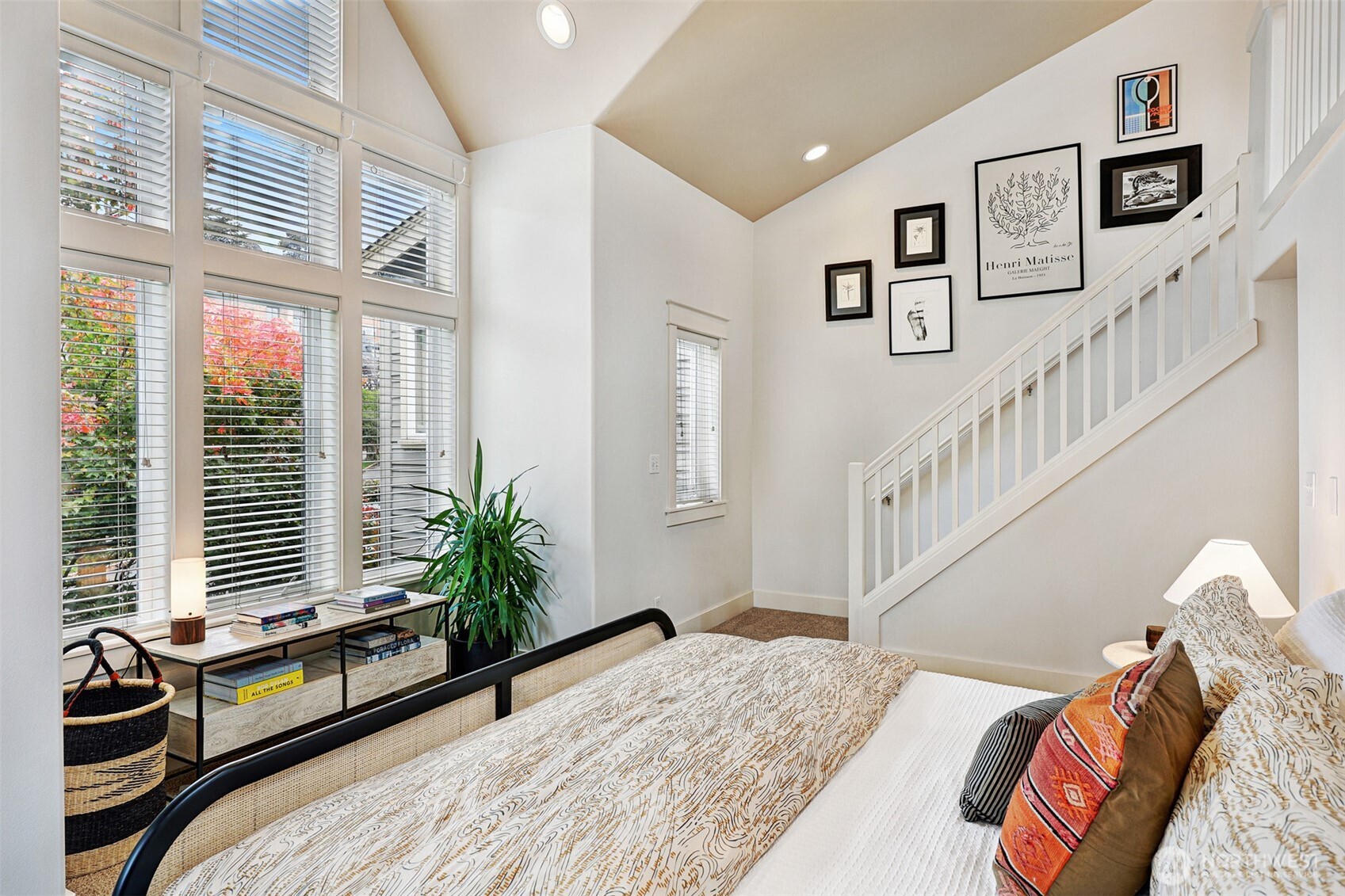 919 Belmont Avenue E