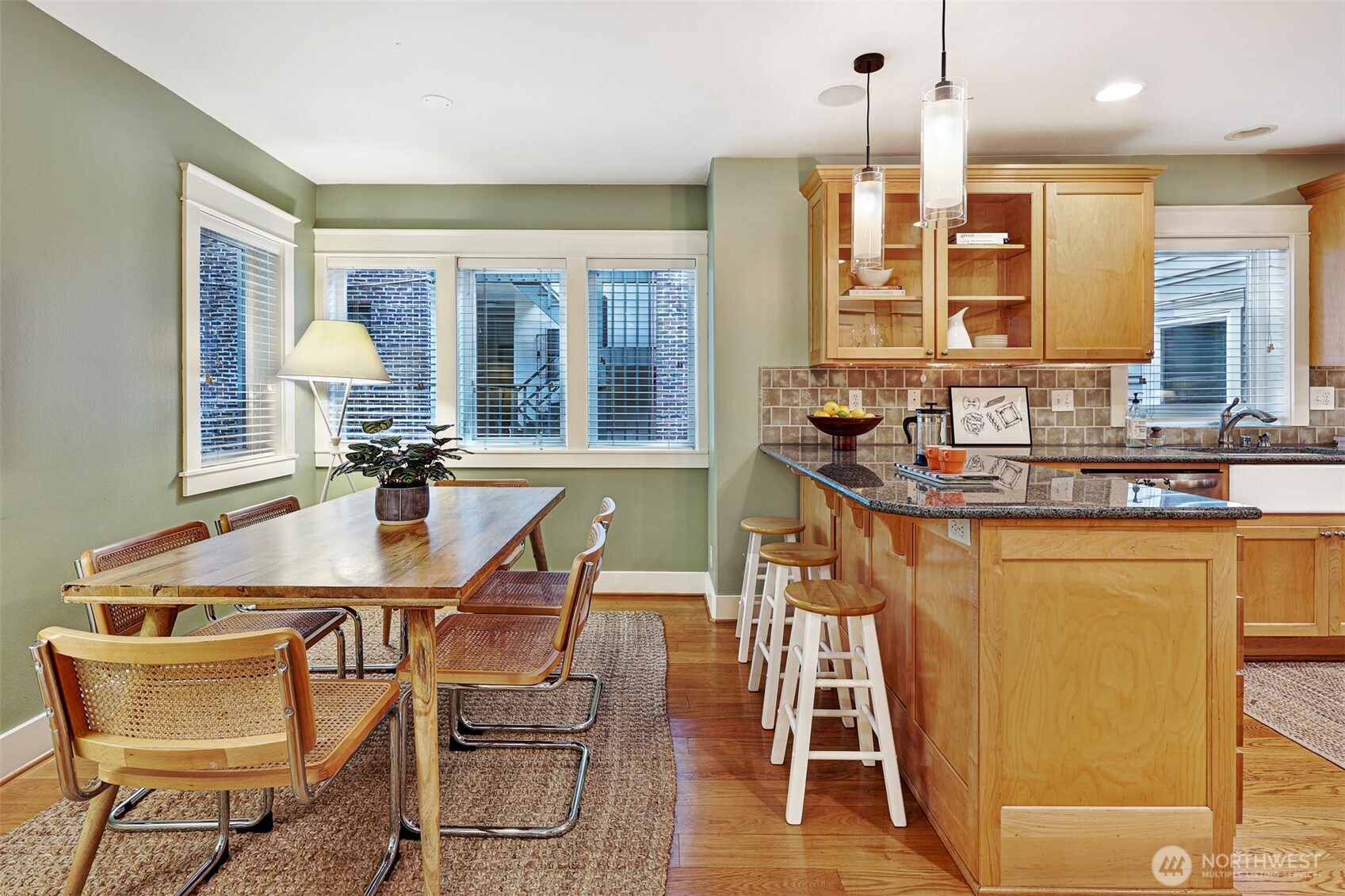 919 Belmont Avenue E