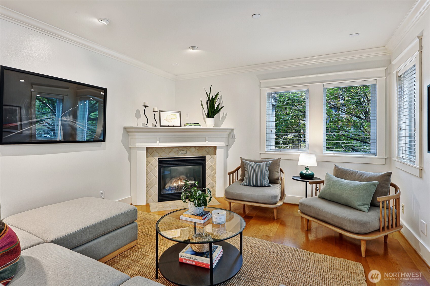 919 Belmont Avenue E