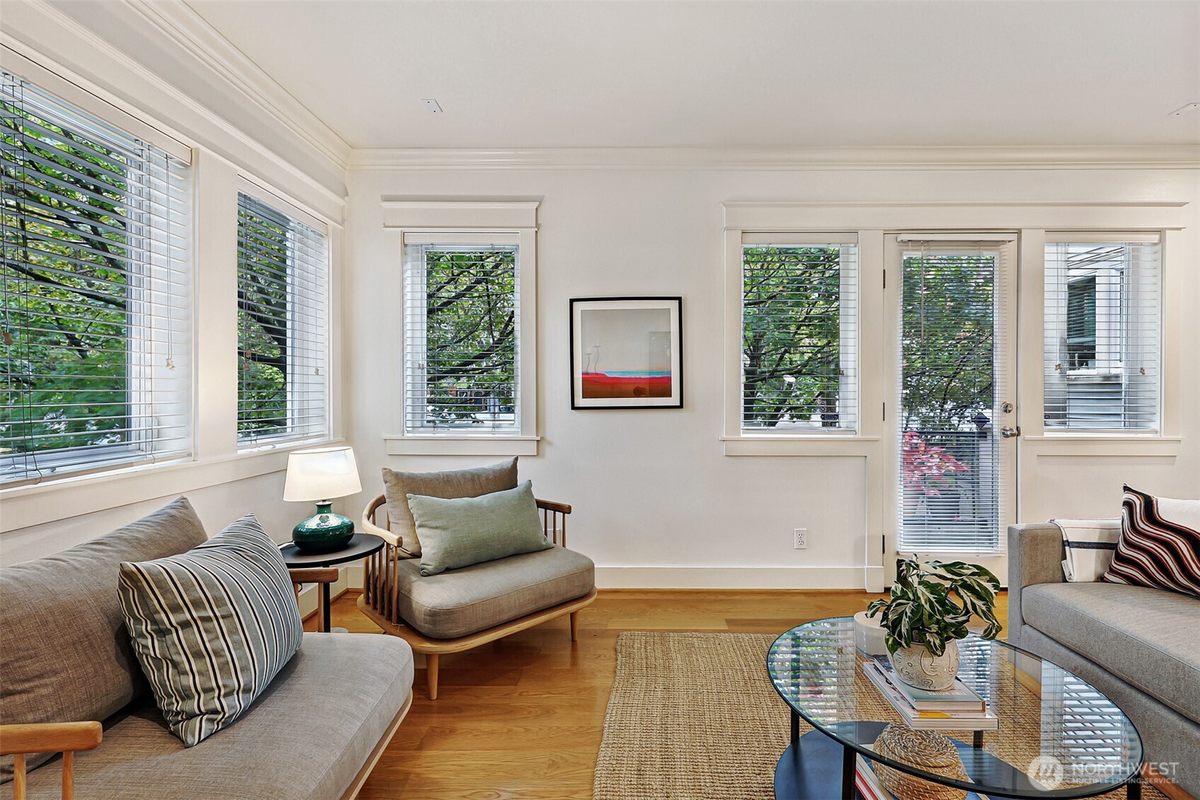 919 Belmont Avenue E