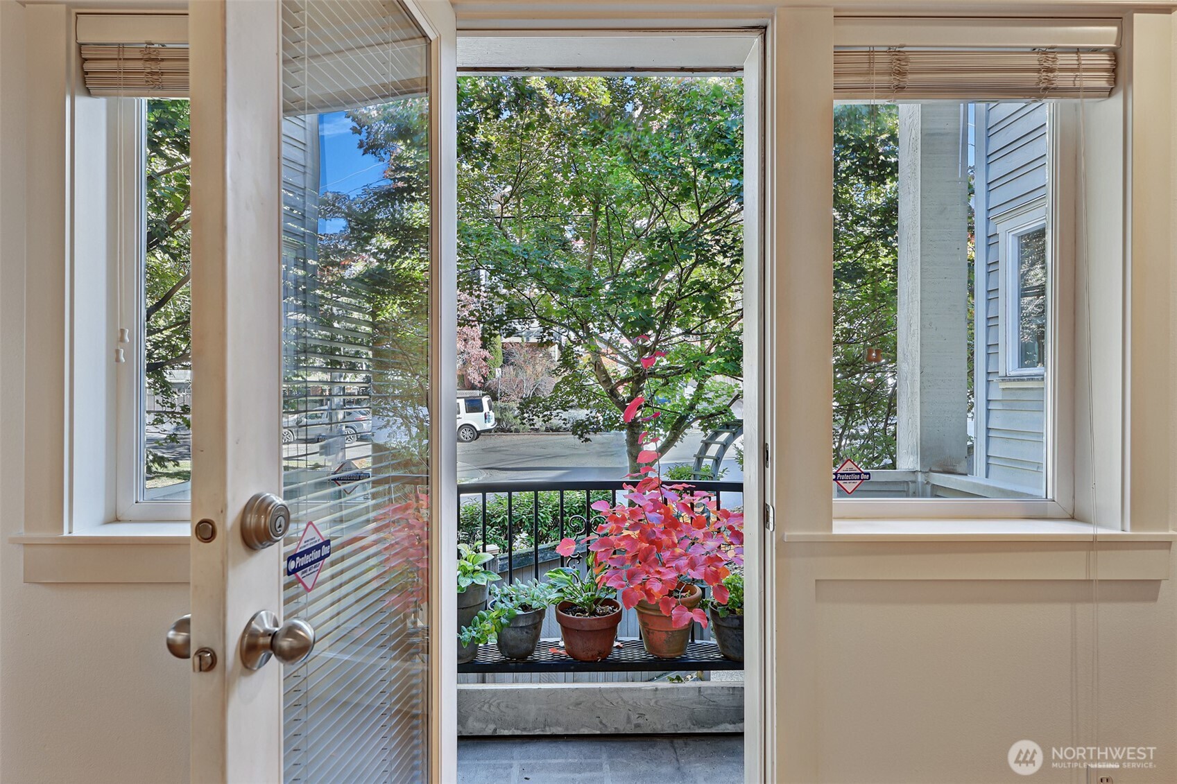 919 Belmont Avenue E