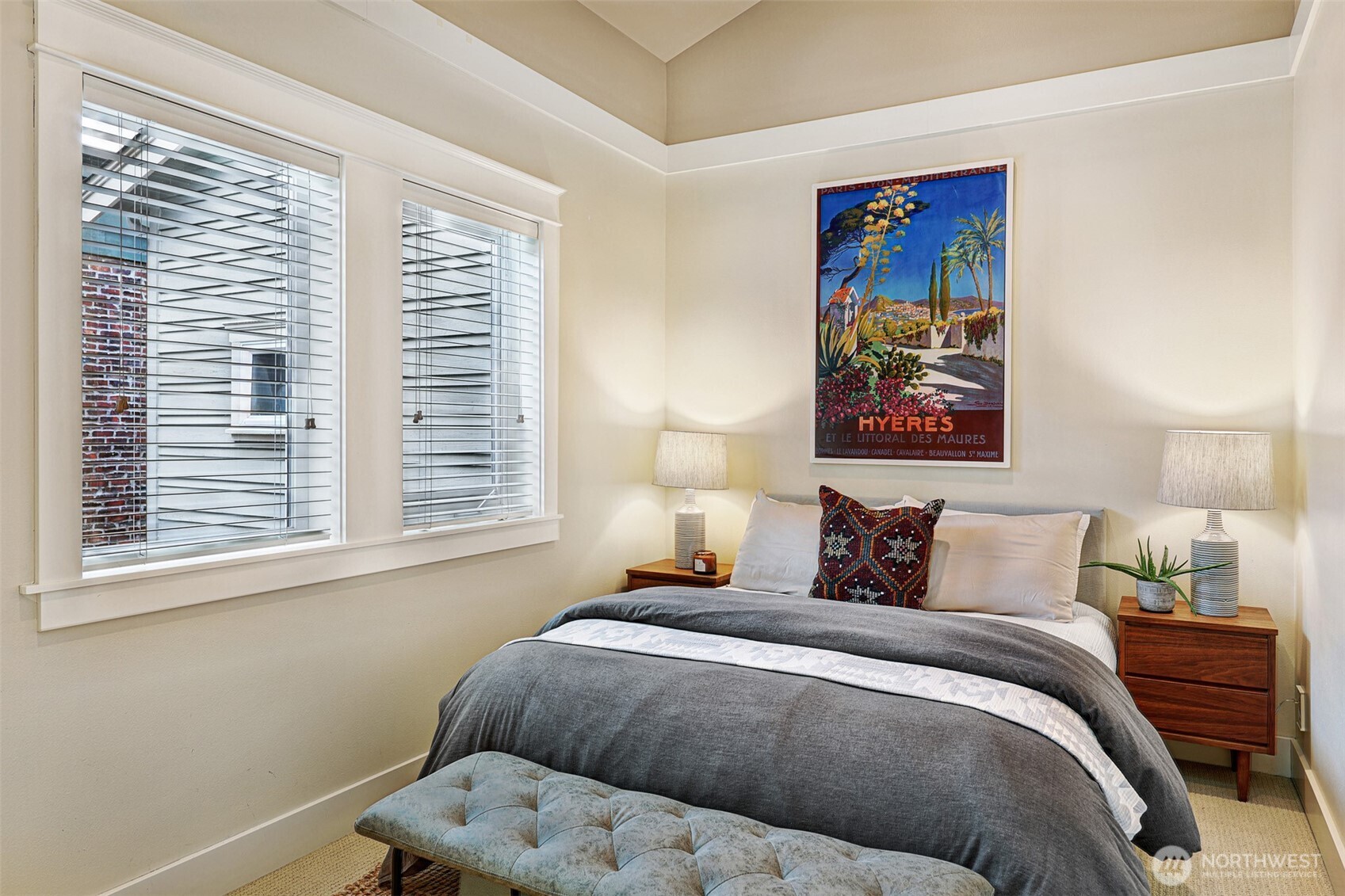 919 Belmont Avenue E